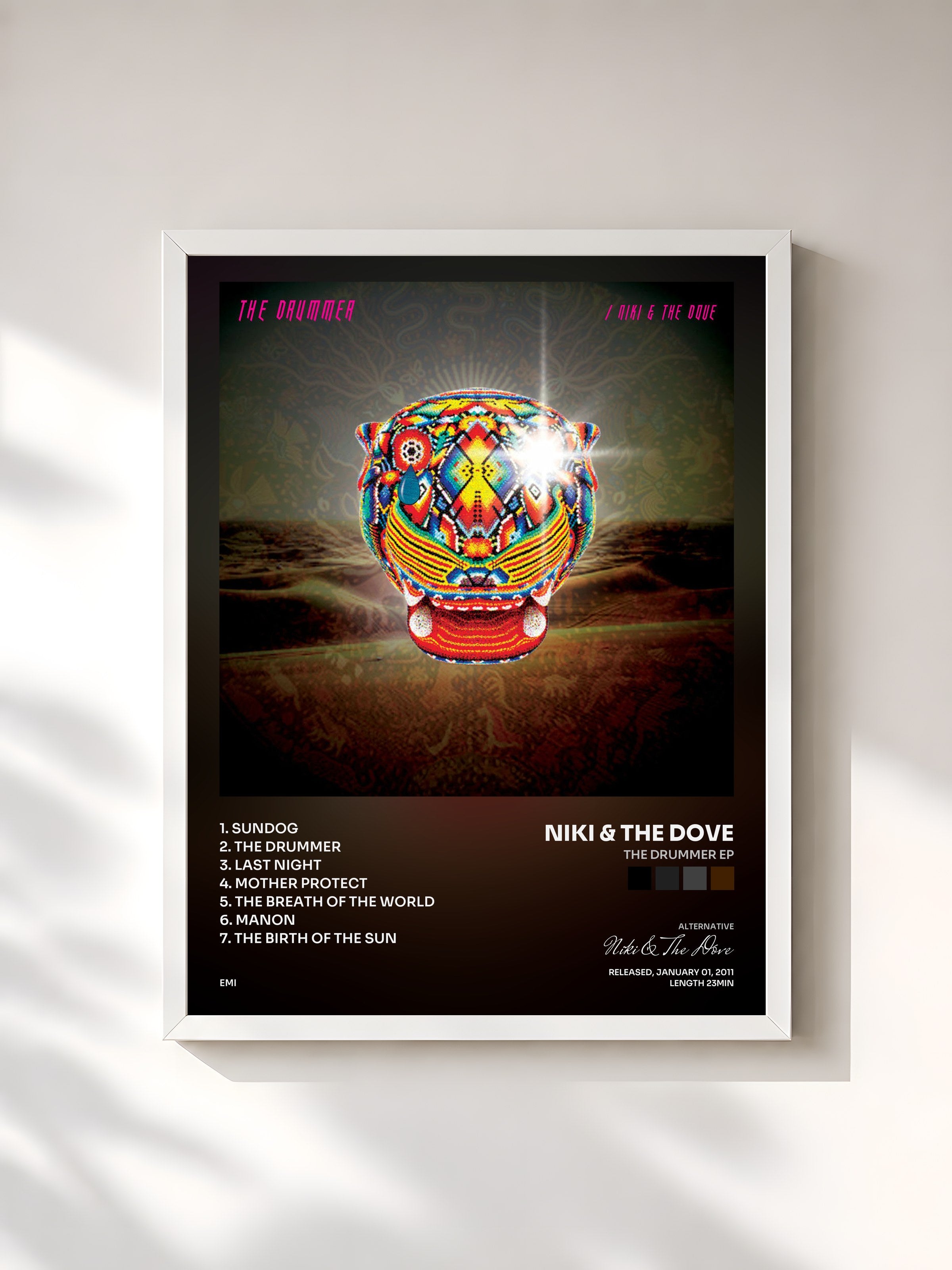 #blanc Tableau de l'album The Drummer EP de Niki & The Dove, cadre blanc, imprimé et encadré en France