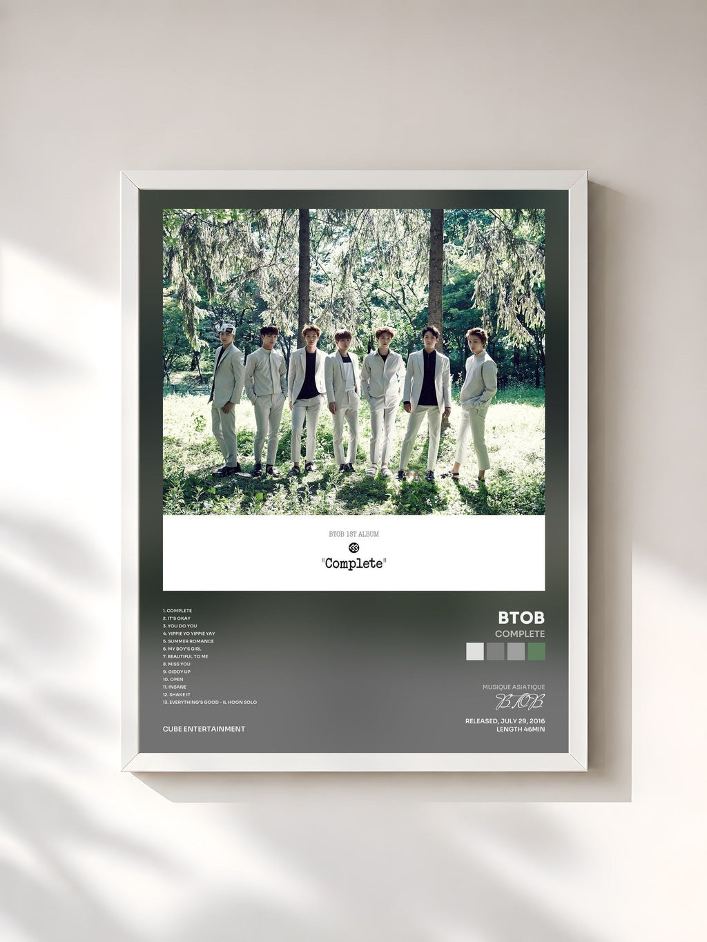 #blanc Tableau de l'album Complete de BTOB, cadre blanc, imprimé et encadré en France