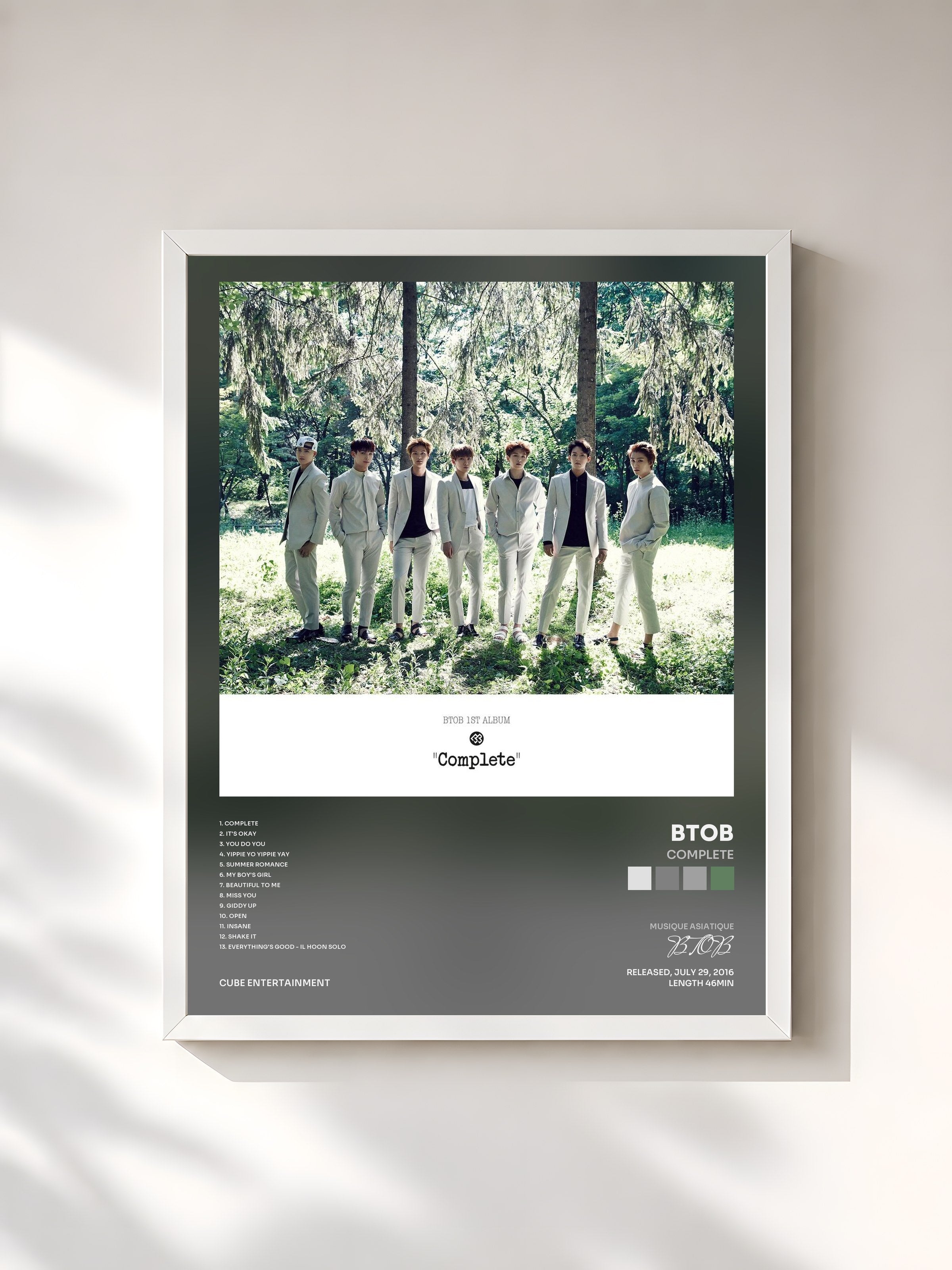#blanc Tableau de l'album Complete de BTOB, cadre blanc, imprimé et encadré en France