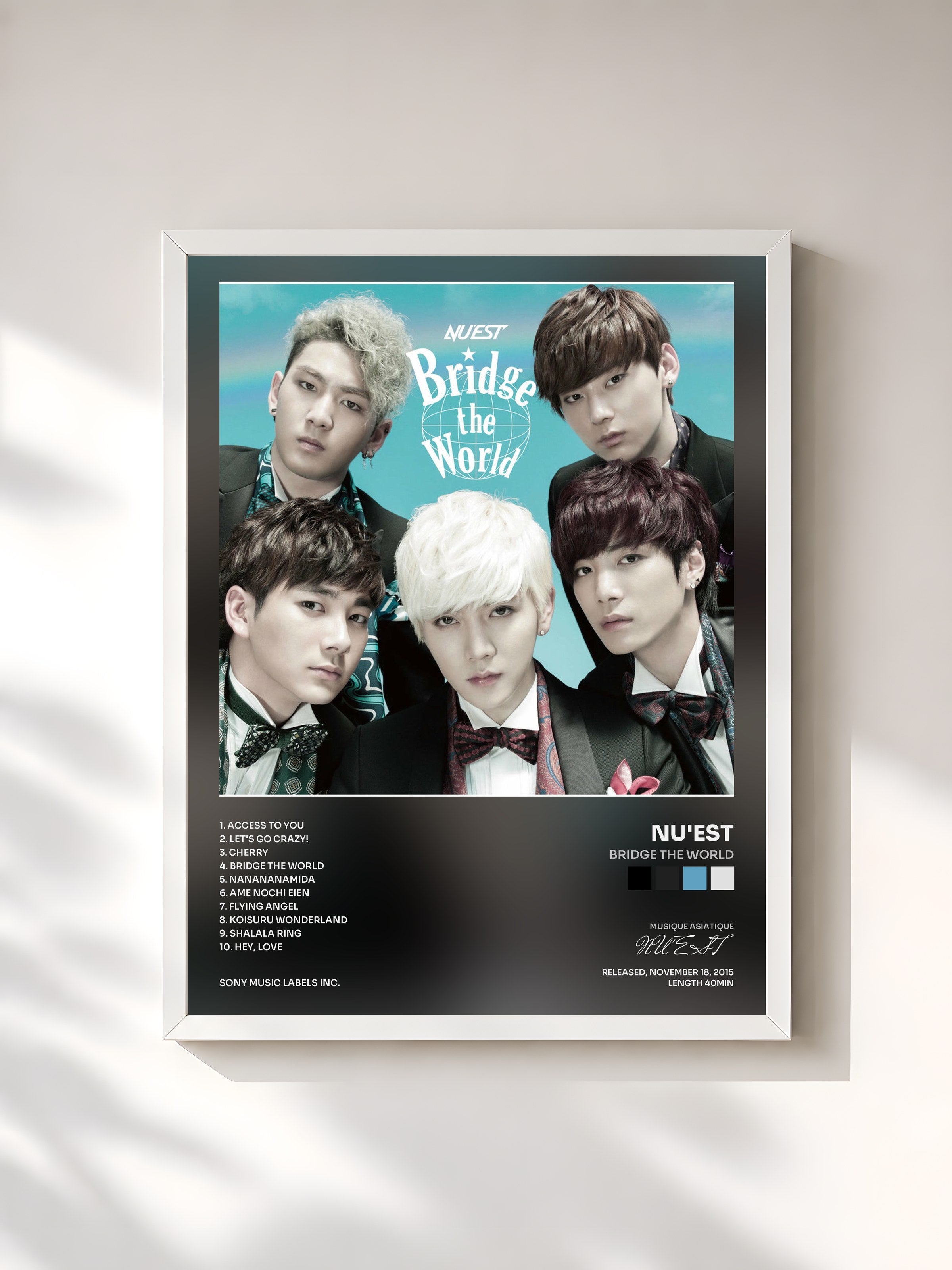 #blanc Tableau de l'album Bridge the World de NU'EST, cadre blanc, imprimé et encadré en France