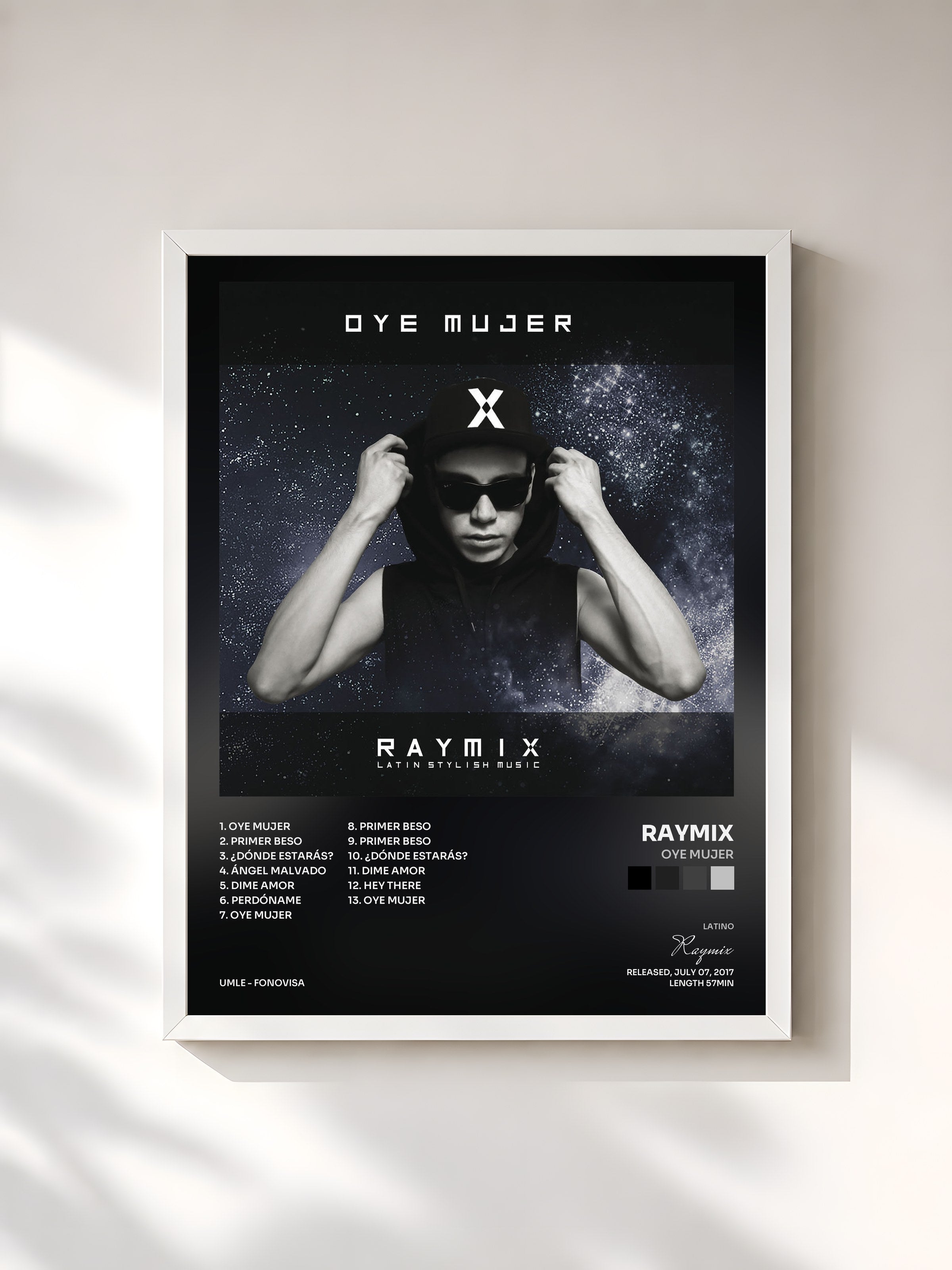 #blanc Tableau de l'album Oye Mujer de Raymix, cadre blanc, imprimé et encadré en France