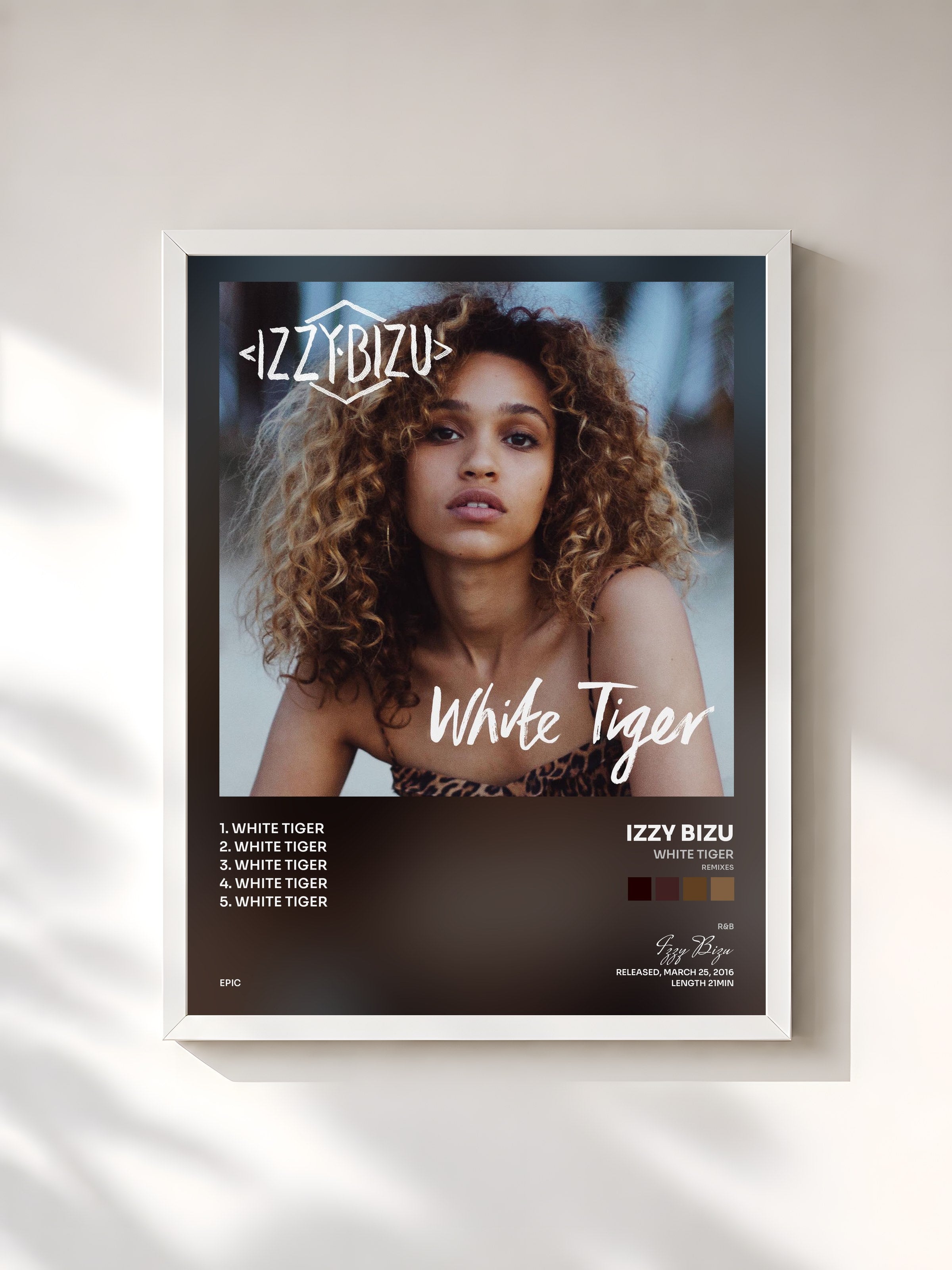 #blanc Tableau de l'album White Tiger (Remixes) de Izzy Bizu, cadre blanc, imprimé et encadré en France