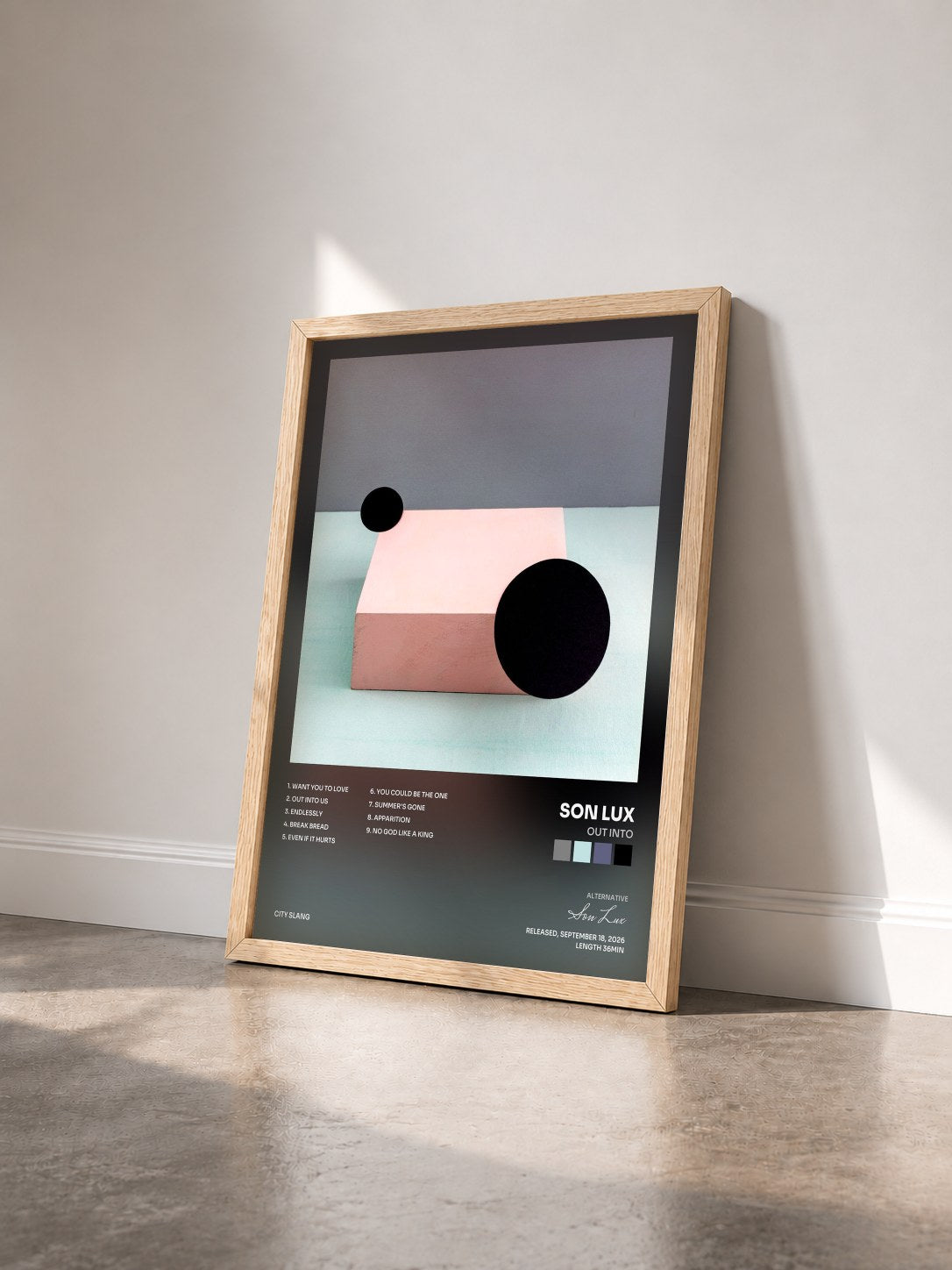 #bois Tableau de l'album Out Into de Son Lux vu de trois quarts, cadre en bois brut