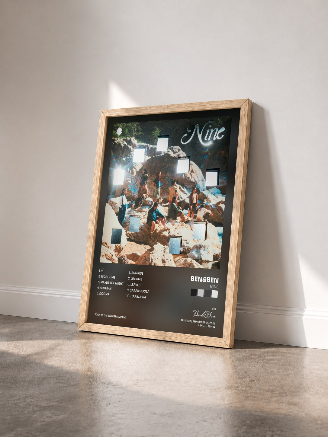 #bois Tableau de l'album Nine de Ben&Ben vu de trois quarts, cadre en bois brut
