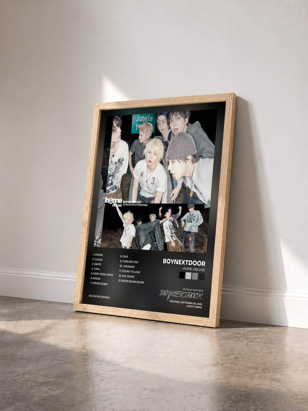 #bois Tableau de l'album HOME: DELUXE de BOYNEXTDOOR vu de trois quarts, cadre en bois brut