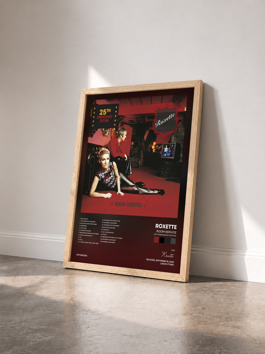 #bois Tableau de l'album Room Service (25th Anniversary Edition) de Roxette vu de trois quarts, cadre en bois brut