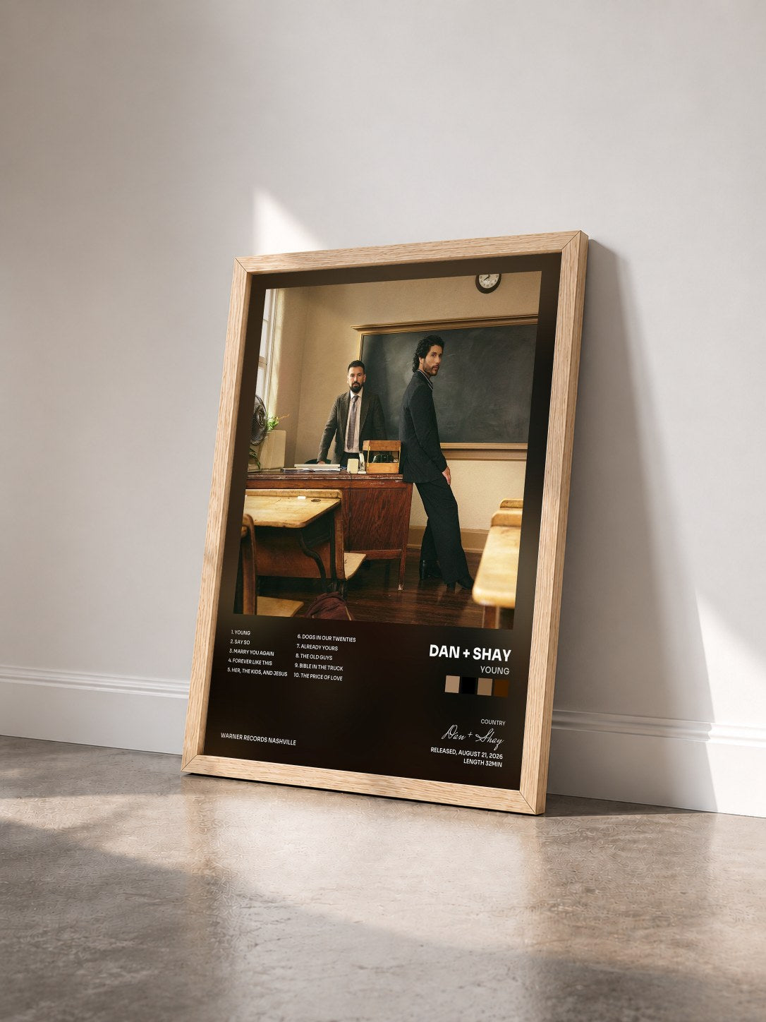 #bois Tableau de l'album Young de Dan + Shay vu de trois quarts, cadre en bois brut