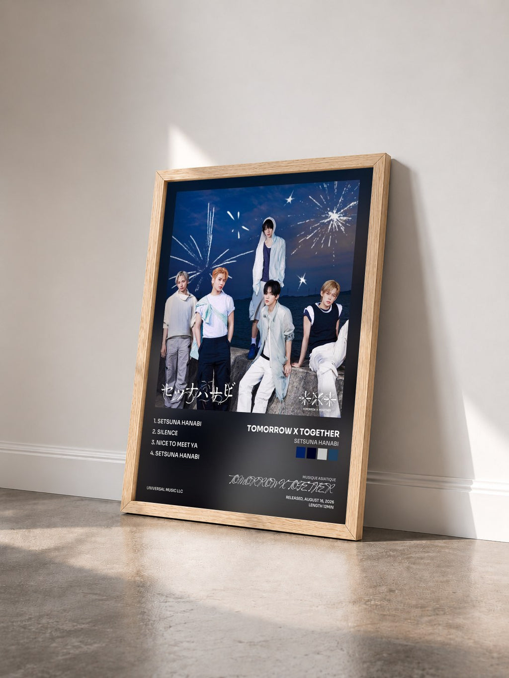 #bois Tableau de l'album Setsuna Hanabi de TOMORROW X TOGETHER vu de trois quarts, cadre en bois brut