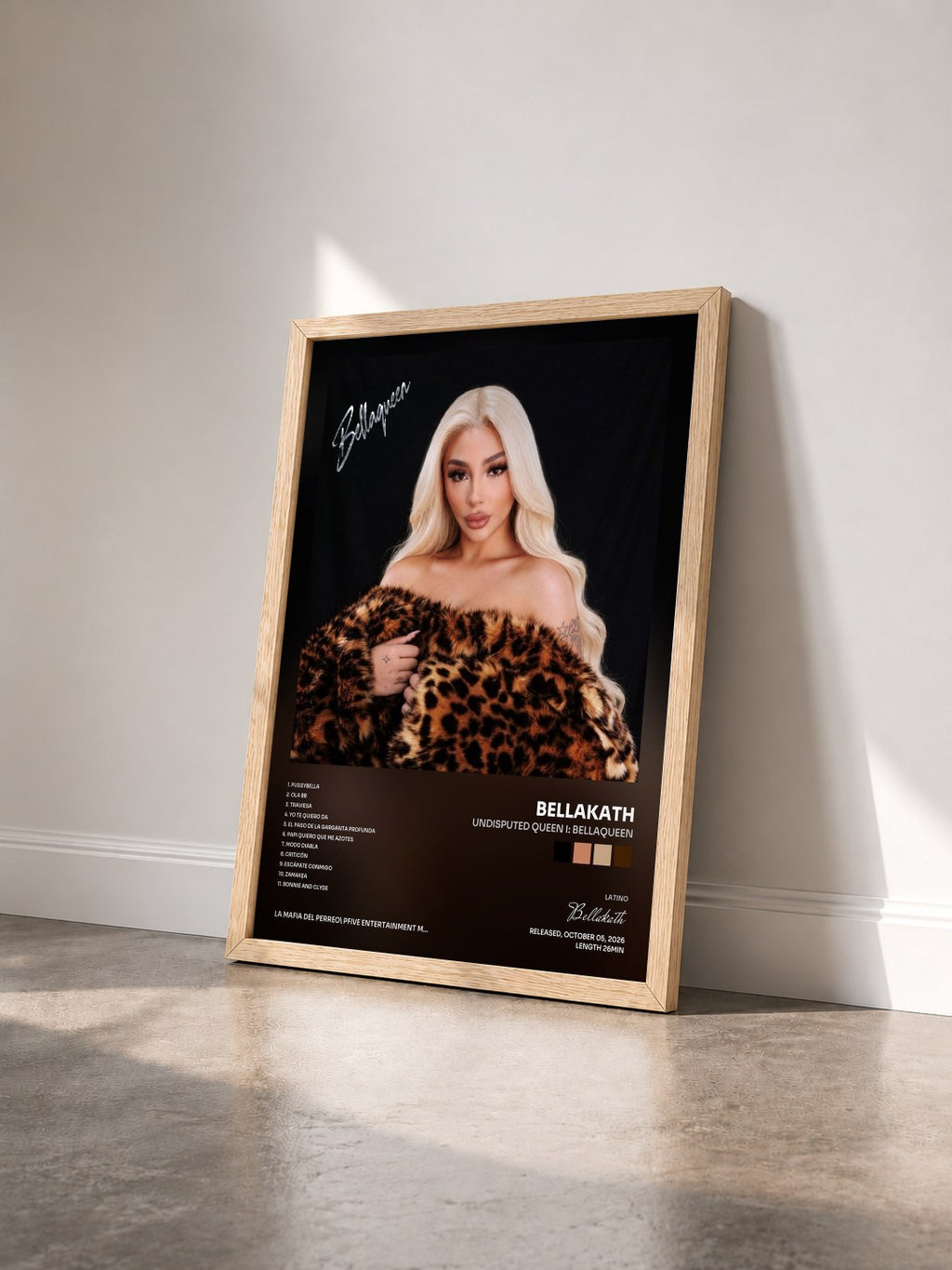 #bois Tableau de l'album UNDISPUTED QUEEN I: BELLAQUEEN de Bellakath vu de trois quarts, cadre en bois brut