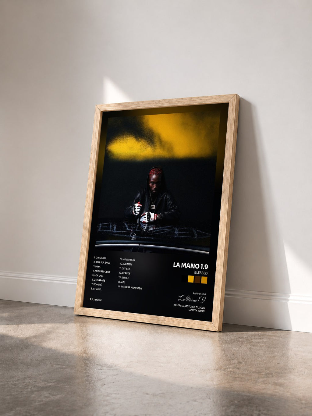 #bois Tableau de l'album BLESSED de La Mano 1.9 vu de trois quarts, cadre en bois brut