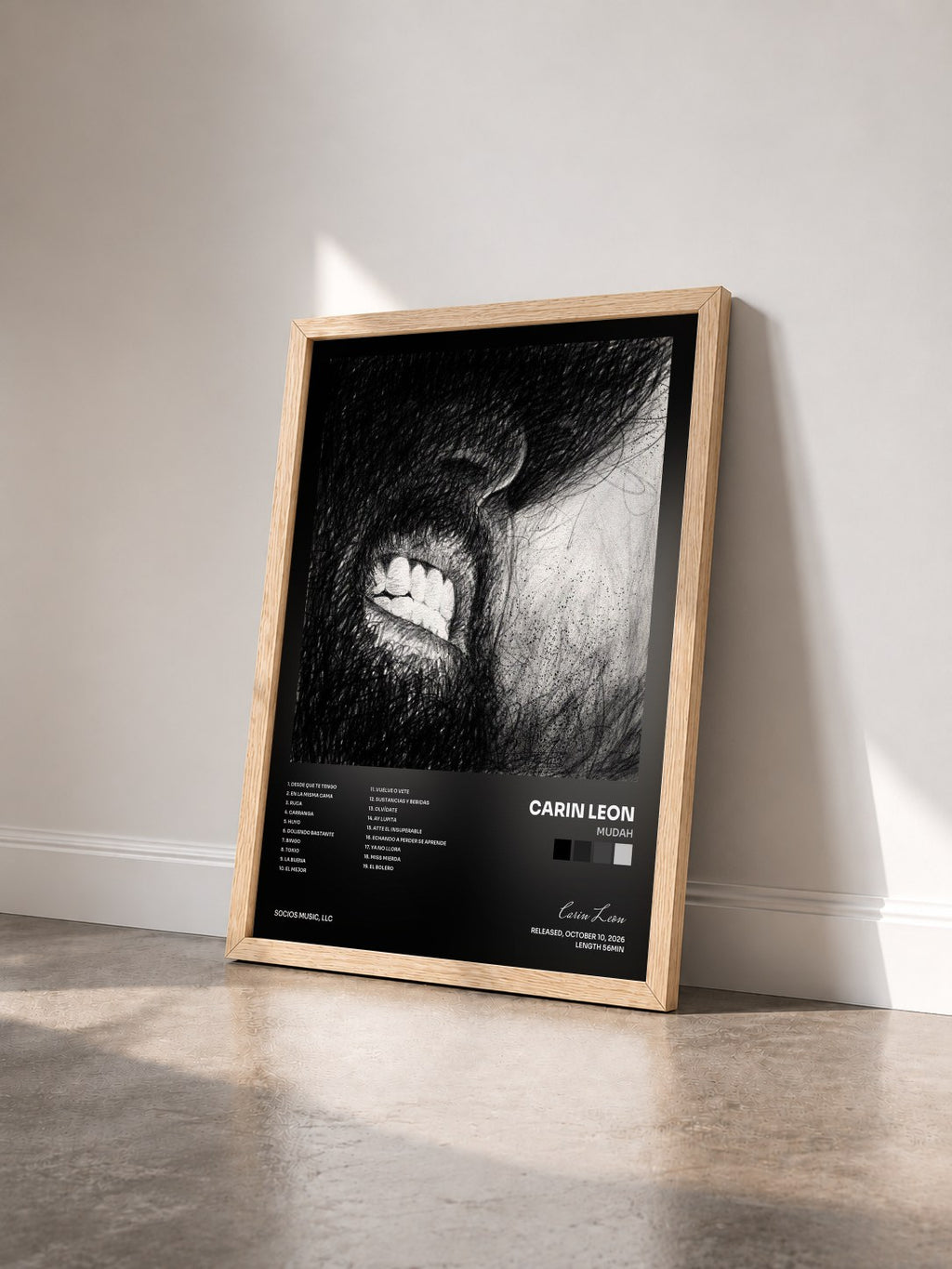#bois Tableau de l'album MudaH de Carin Leon vu de trois quarts, cadre en bois brut