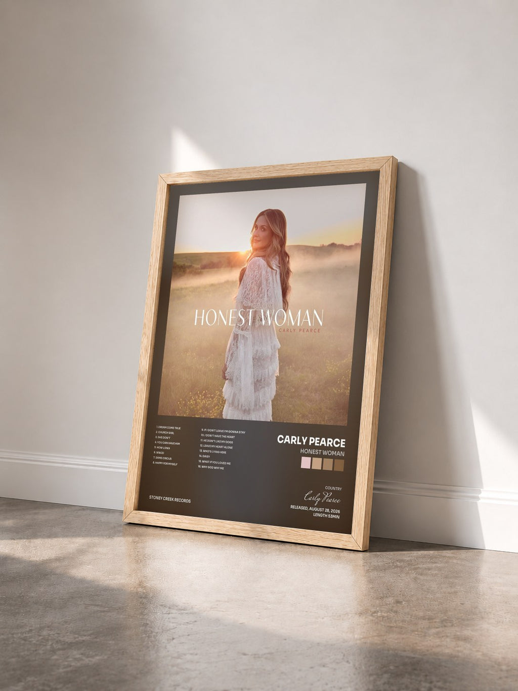 #bois Tableau de l'album Honest Woman de Carly Pearce vu de trois quarts, cadre en bois brut