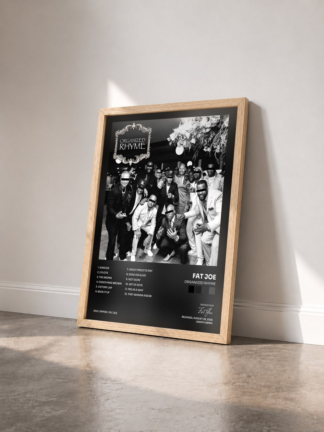 #bois Tableau de l'album Organized Rhyme de Fat Joe vu de trois quarts, cadre en bois brut