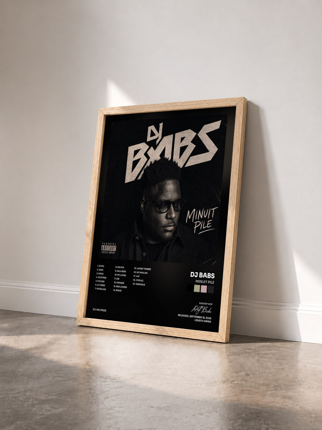 #bois Tableau de l'album MINUIT PILE de DJ Babs vu de trois quarts, cadre en bois brut
