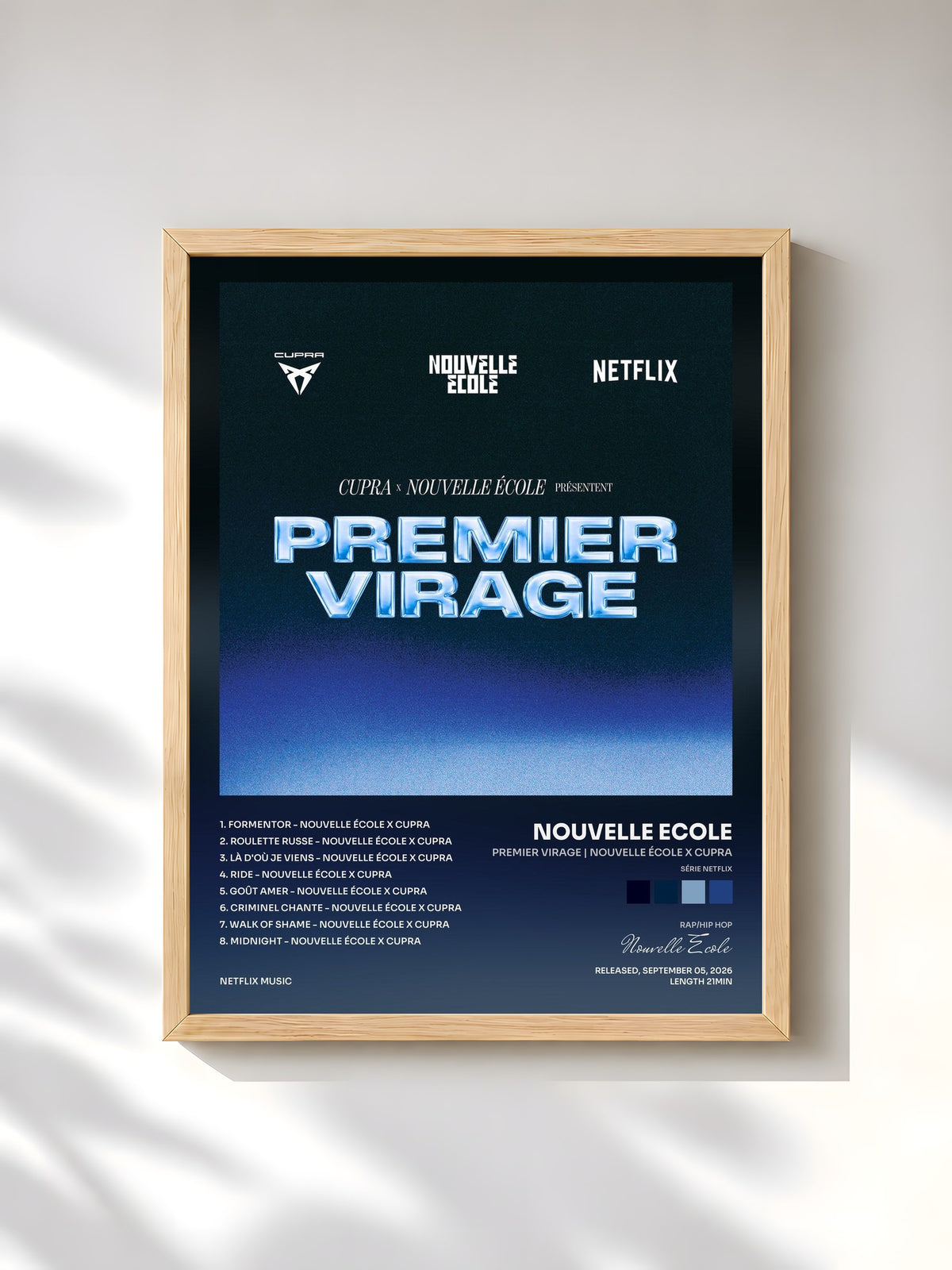 #bois Tableau de l'album Premier Virage | Nouvelle École x CUPRA (Série Netflix) de Nouvelle Ecole, cadre en bois brut, imprimé et encadré en France