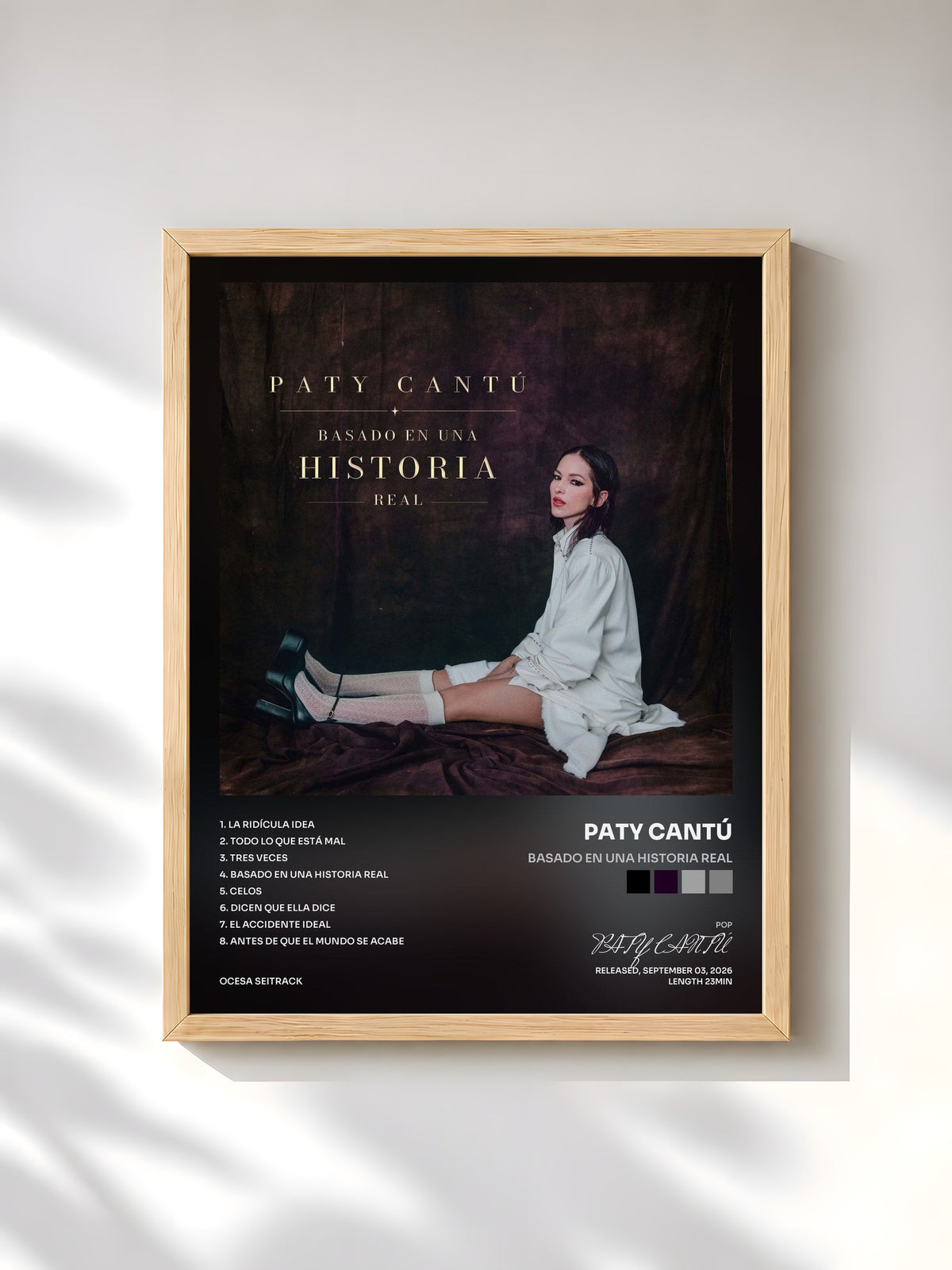#bois Tableau de l'album Basado En Una Historia Real de PATY CANTÚ, cadre en bois brut, imprimé et encadré en France