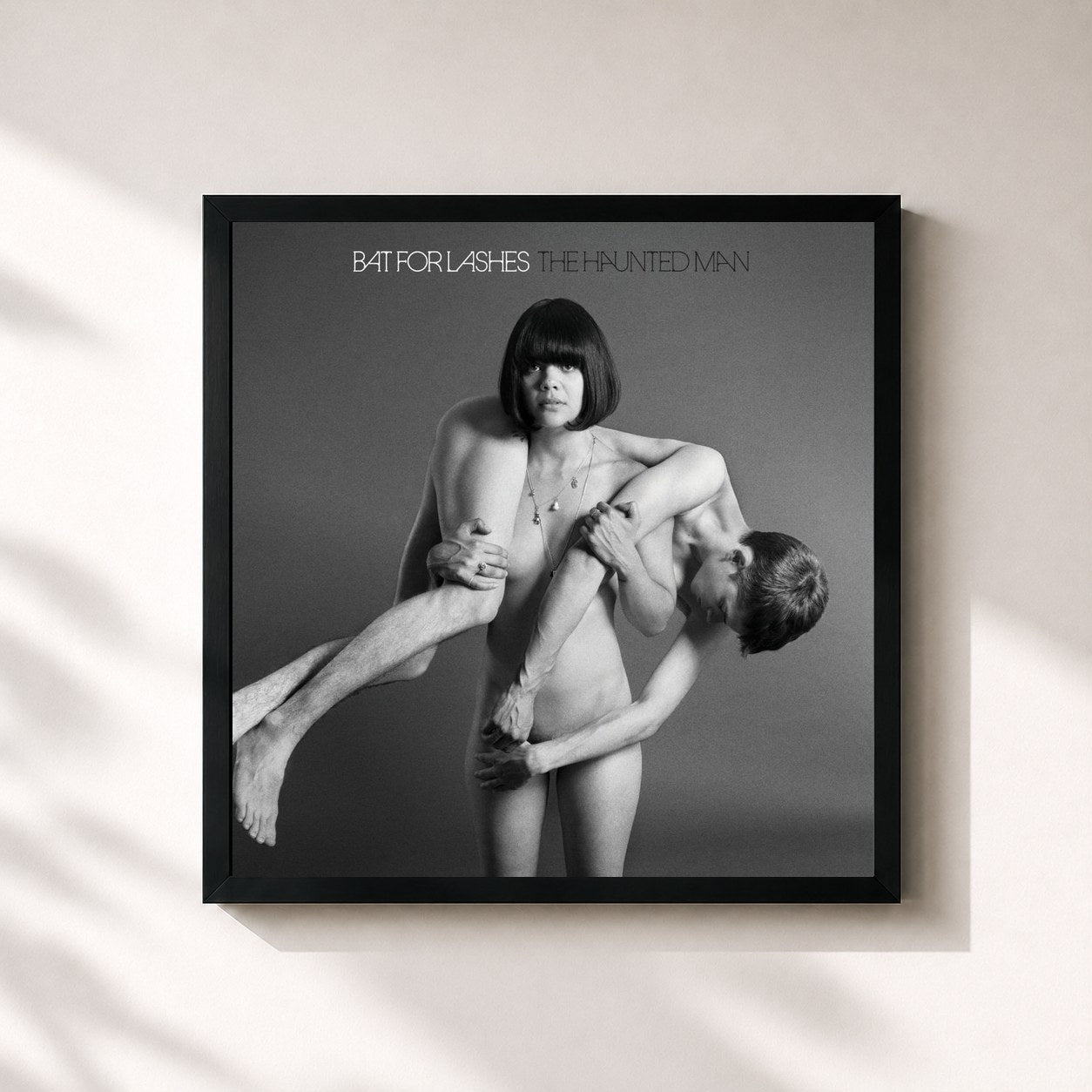 #noir Tableau carré de l'album The Haunted Man de Bat for Lashes, cadre noir 32x32 cm