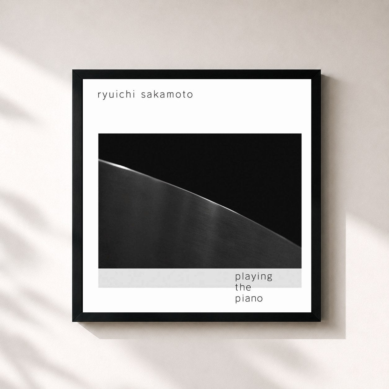 #noir Tableau carré de l'album Playing The Piano de Ryuichi Sakamoto, cadre noir 32x32 cm