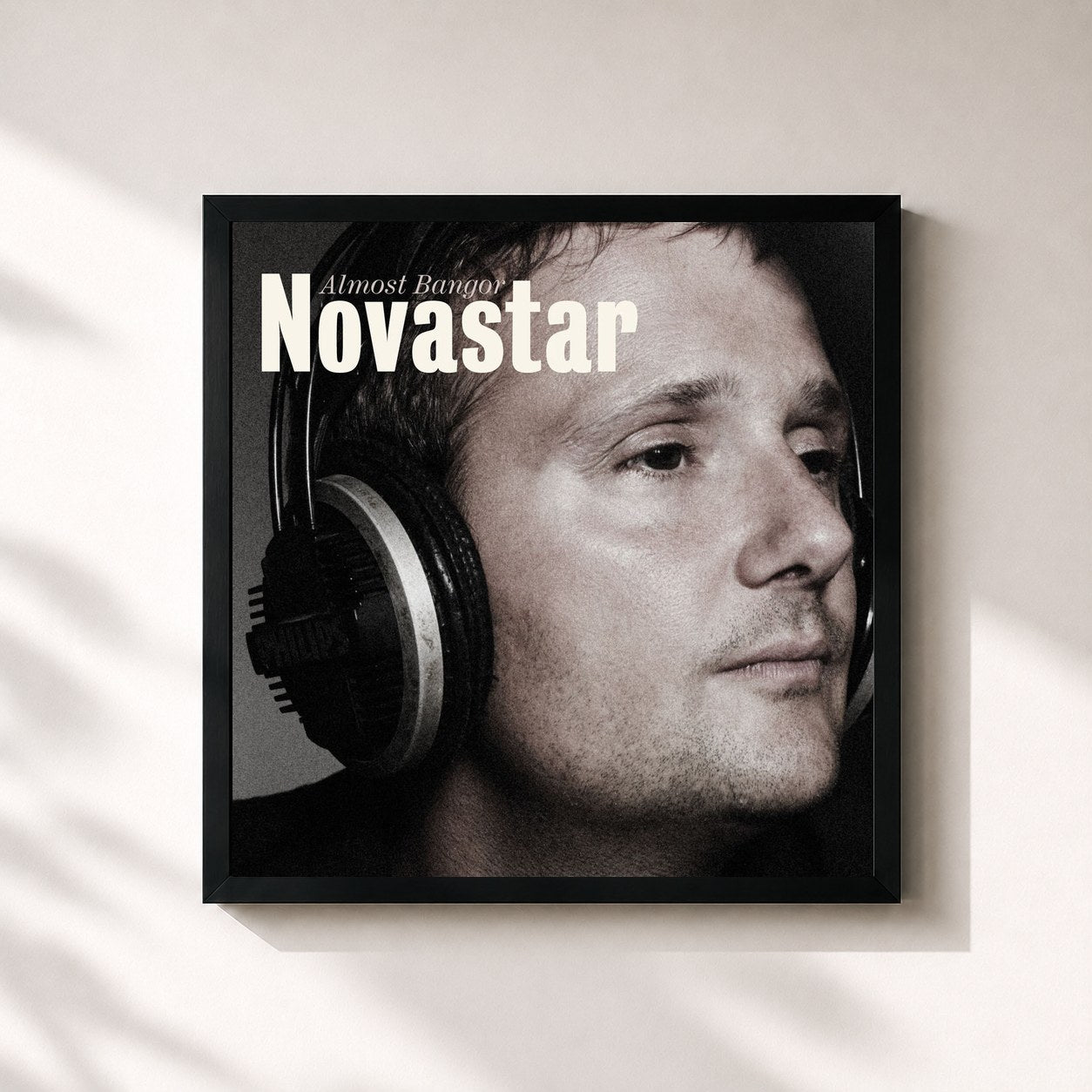 #noir Tableau carré de l'album Almost Bangor de Novastar, cadre noir 32x32 cm