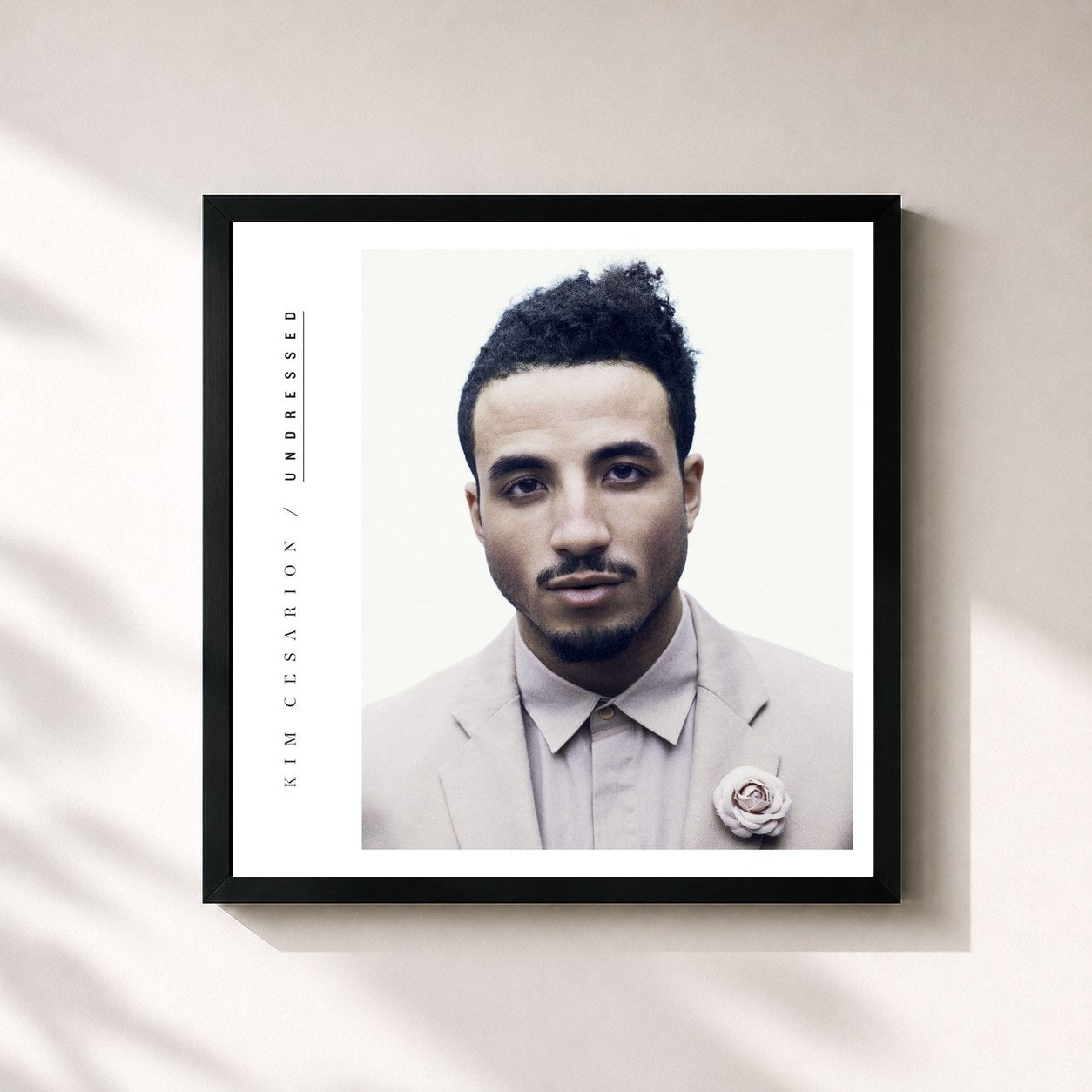 #noir Tableau carré de l'album Undressed de Kim Cesarion, cadre noir 32x32 cm