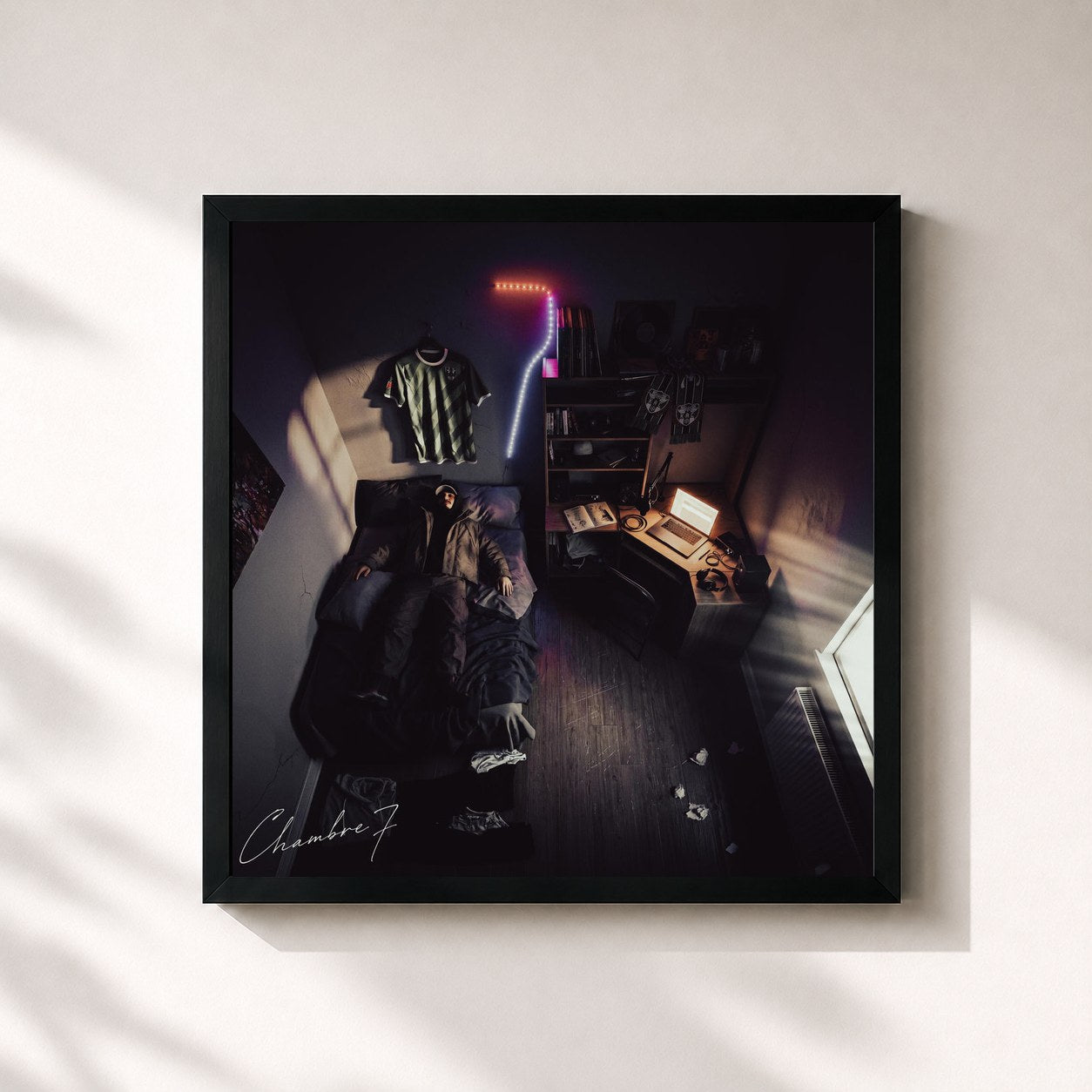 #noir Tableau carré de l'album Chambre 7 de Kapo, cadre noir 32x32 cm