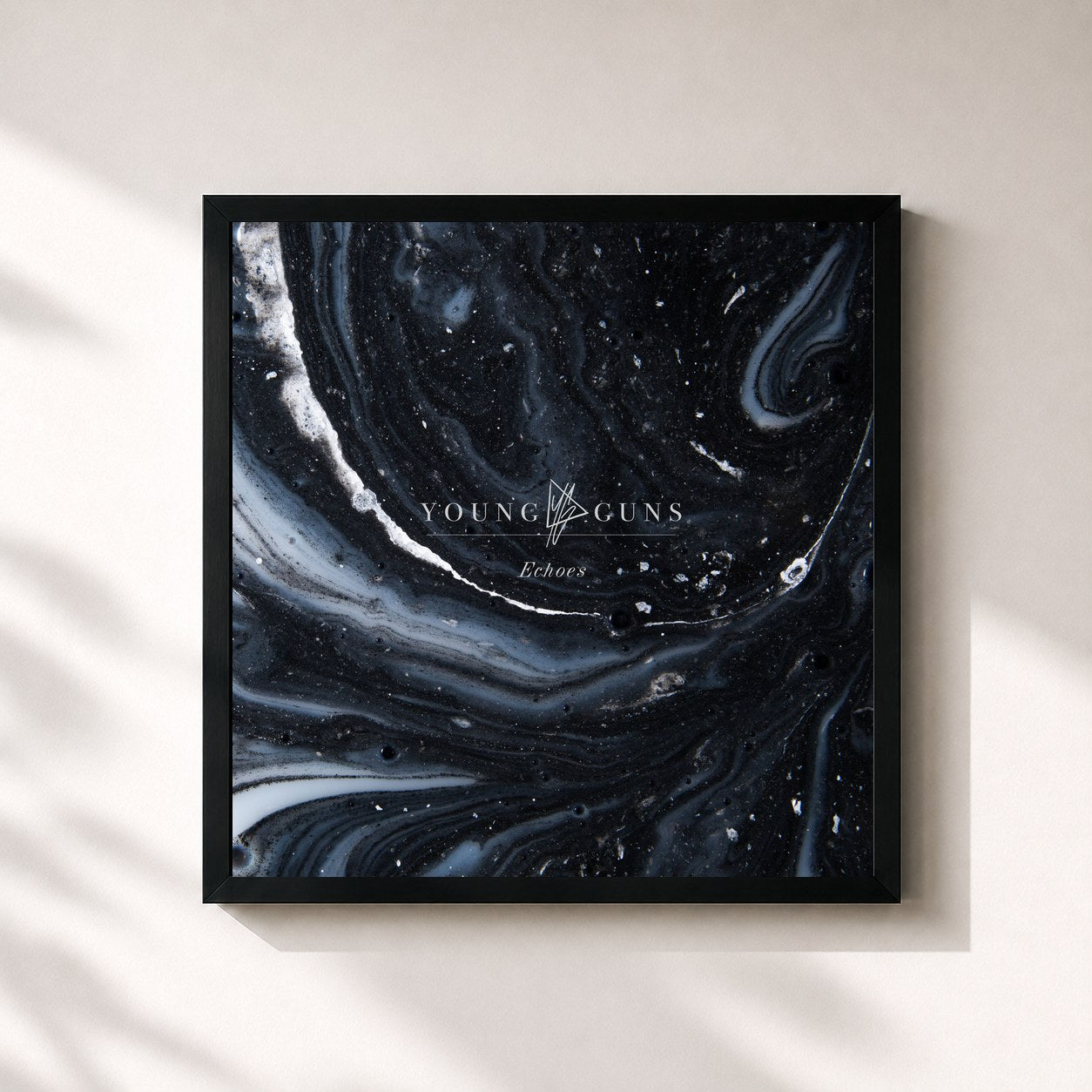 #noir Tableau carré de l'album Echoes de Young Guns, cadre noir 32x32 cm