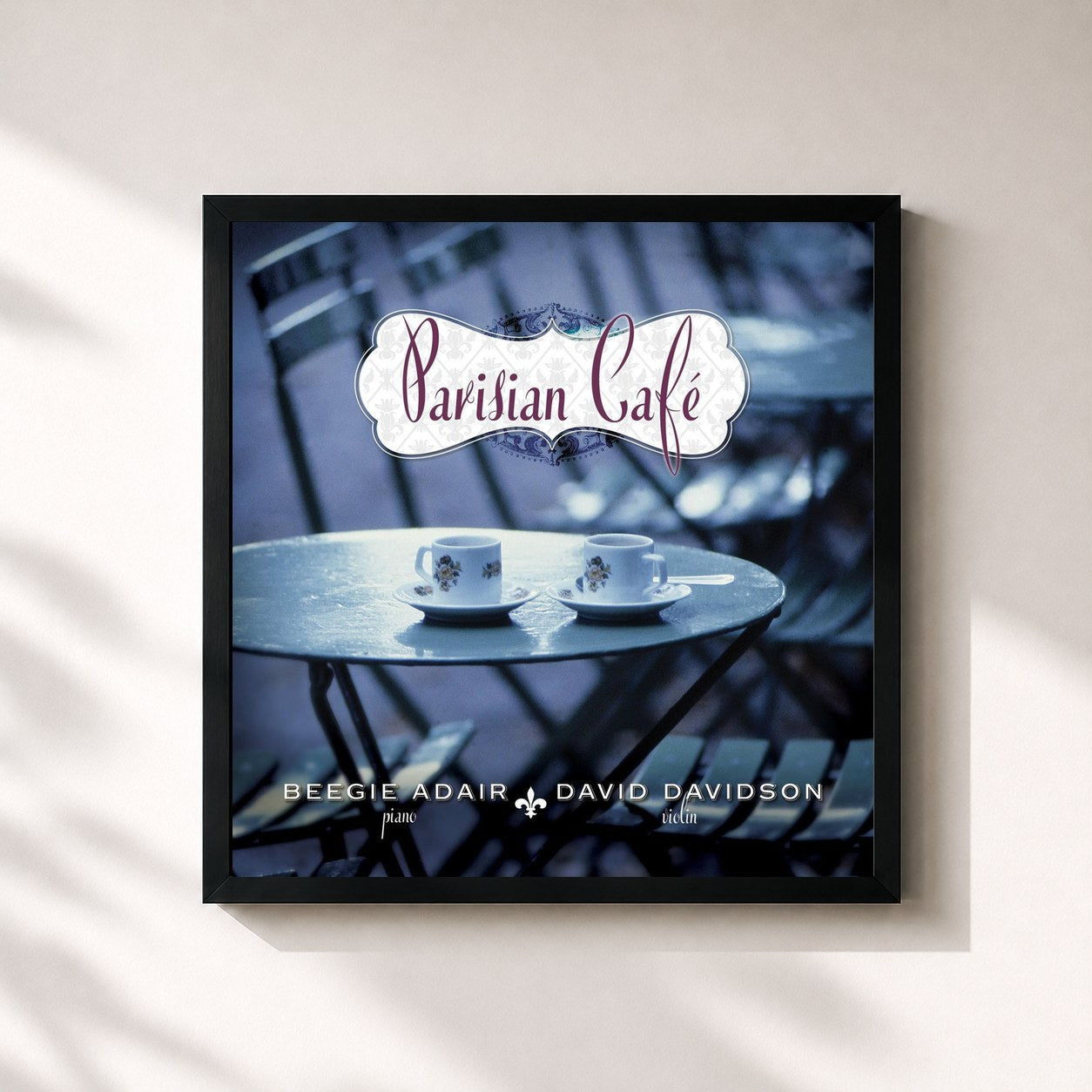 #noir Tableau carré de l'album Parisian Cafe de Beegie Adair, cadre noir 32x32 cm