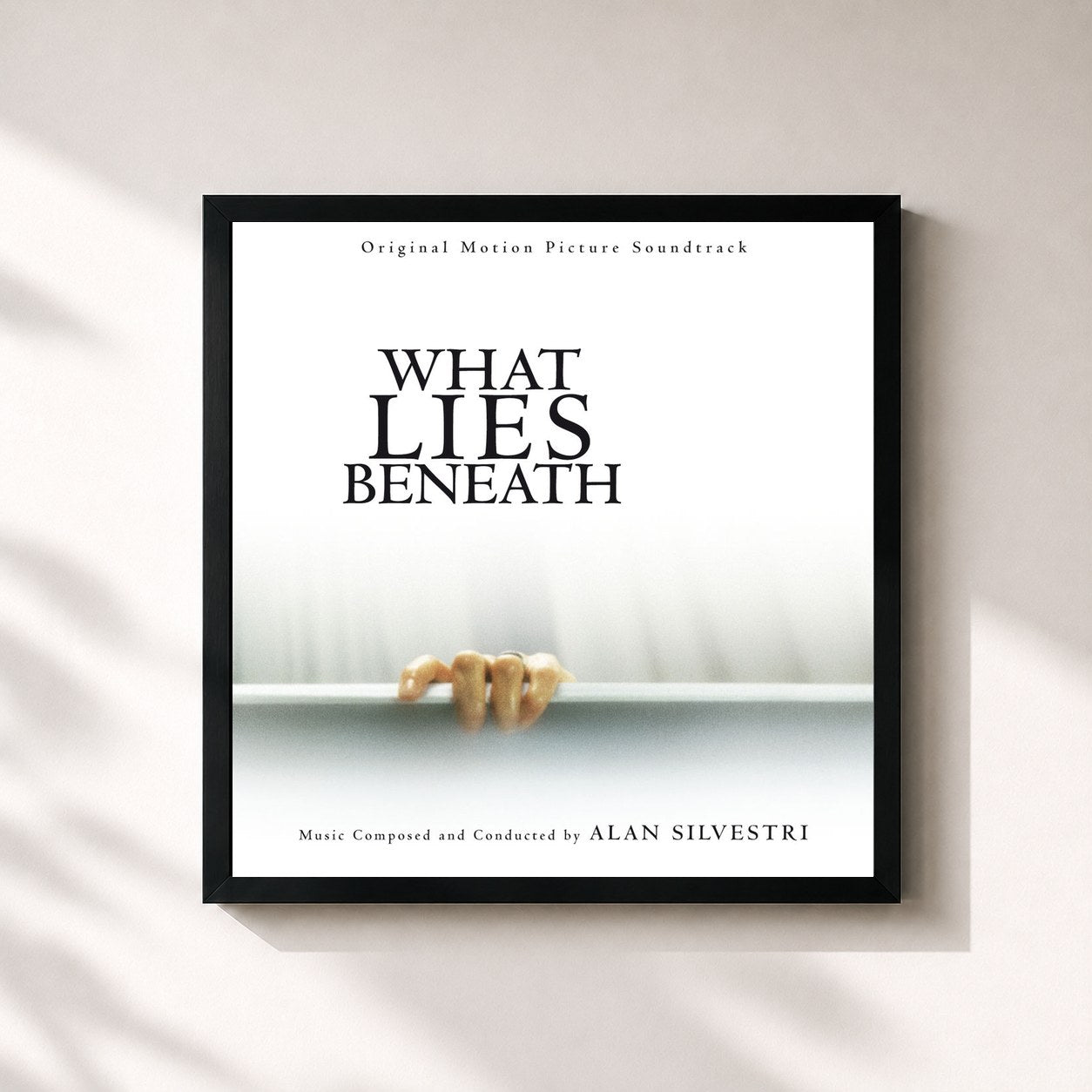 #noir Tableau carré de l'album What Lies Beneath (Original Motion Picture Soundtrack) de Alan Silvestri, cadre noir 32x32 cm