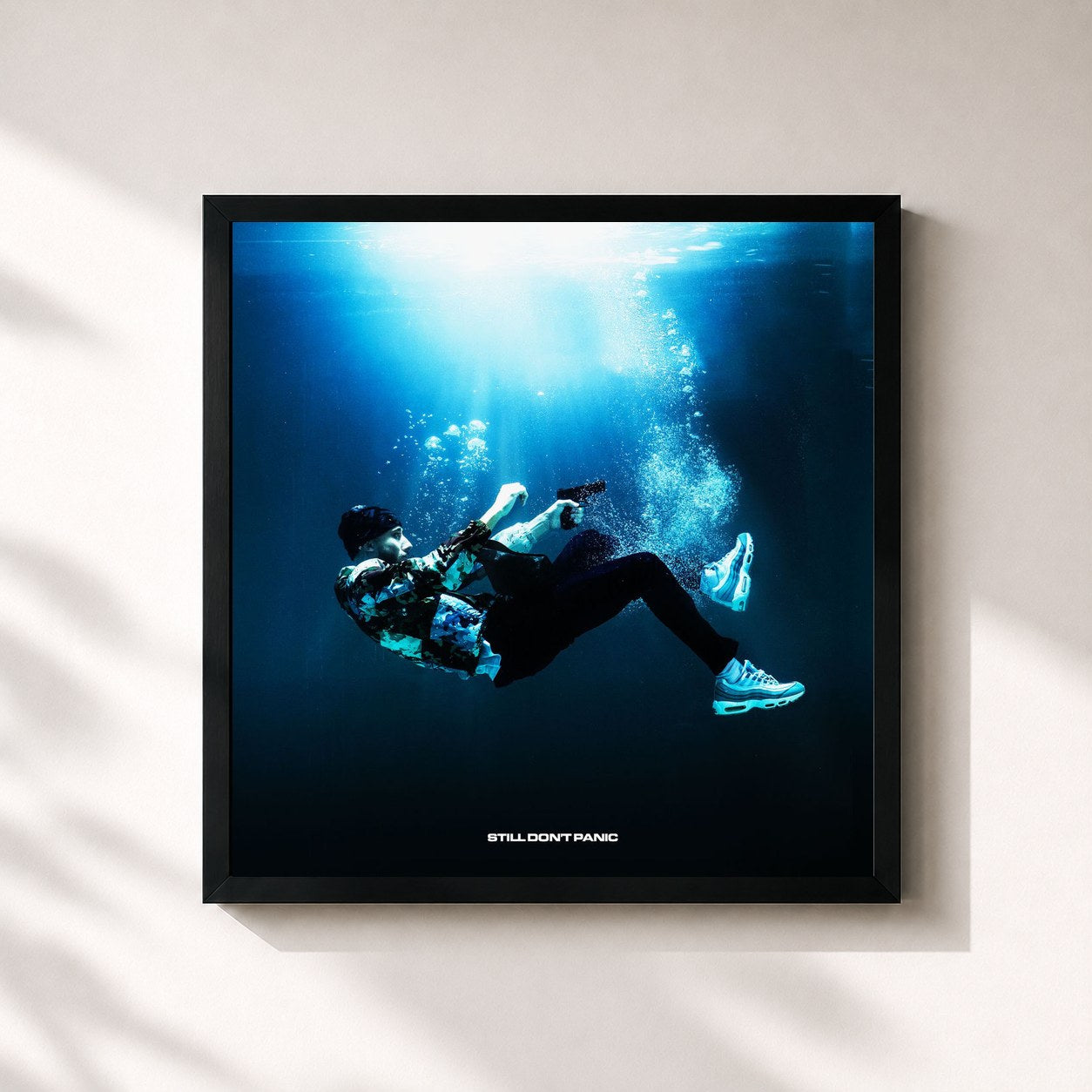 #noir Tableau carré de l'album STILL DON'T PANIC de Musso, cadre noir 32x32 cm