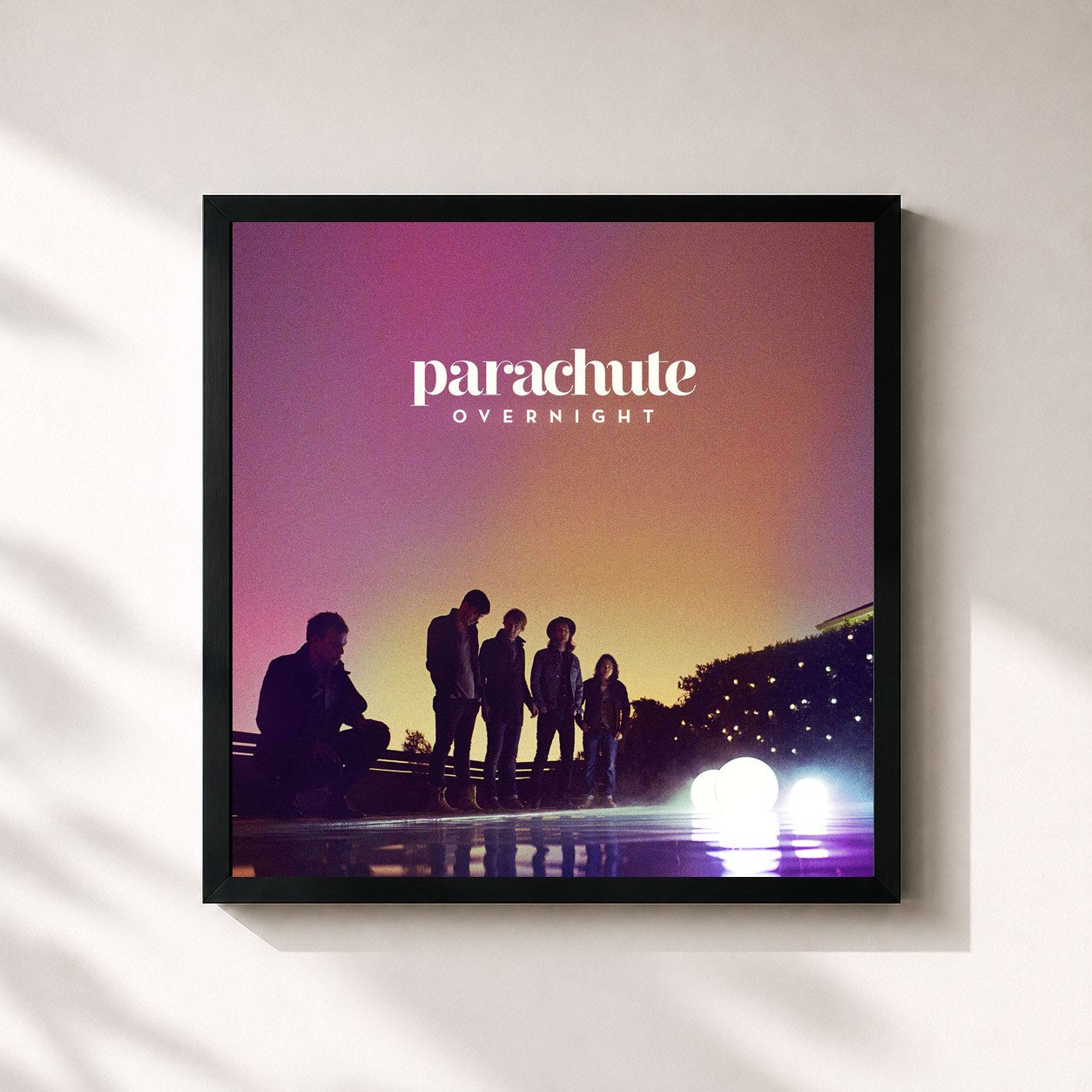 #noir Tableau carré de l'album Overnight de Parachute, cadre noir 32x32 cm