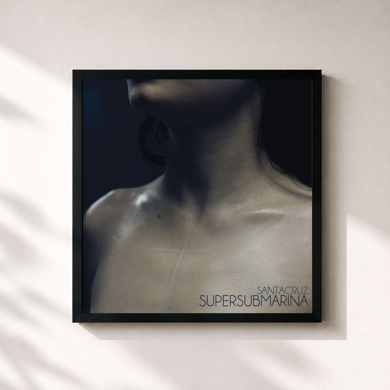 #noir Tableau carré de l'album Santacruz de Supersubmarina, cadre noir 32x32 cm