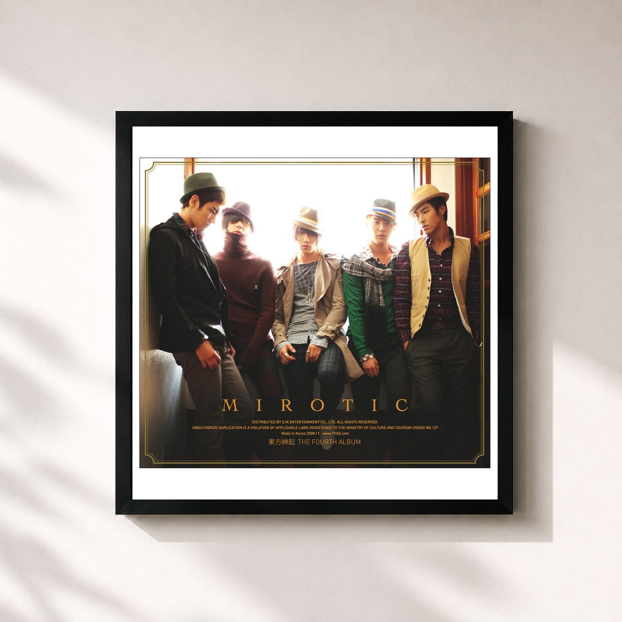 #noir Tableau carré de l'album MIROTIC - The 4th Album Special Edition de TVXQ!, cadre noir 32x32 cm