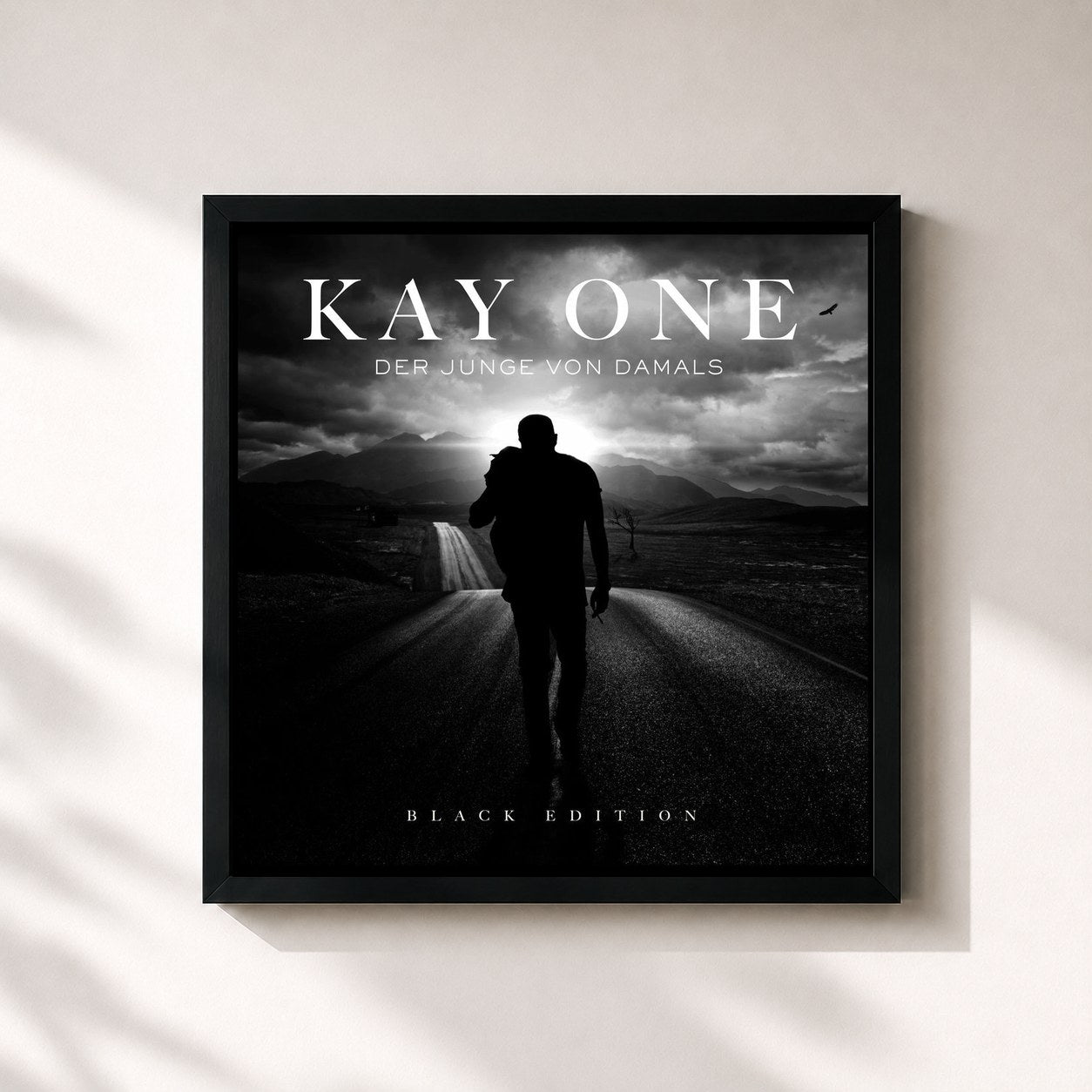 #noir Tableau carré de l'album Der Junge von damals (Black Edition EP) de Kay One, cadre noir 32x32 cm