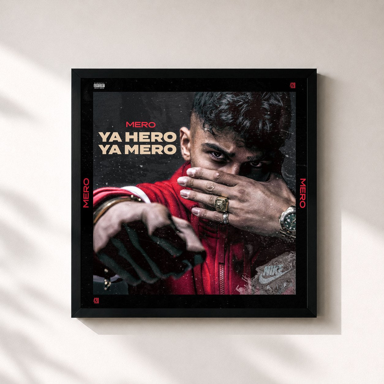 #noir Tableau carré de l'album YA HERO YA MERO de MERO, cadre noir 32x32 cm