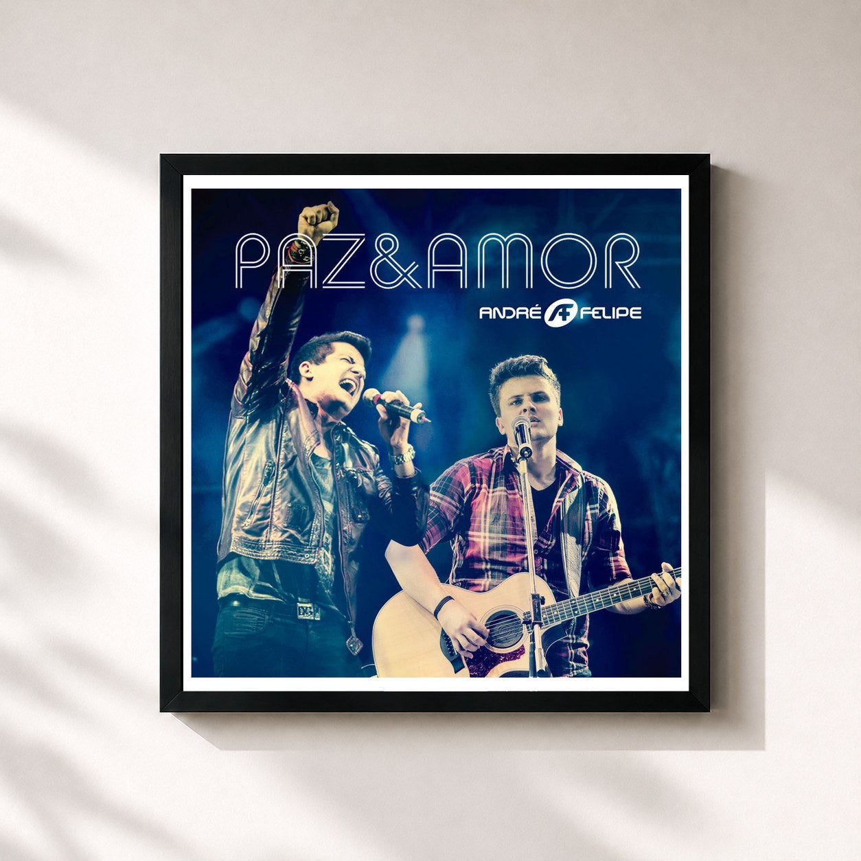 #noir Tableau carré de l'album Paz e Amor de André e Felipe, cadre noir 32x32 cm