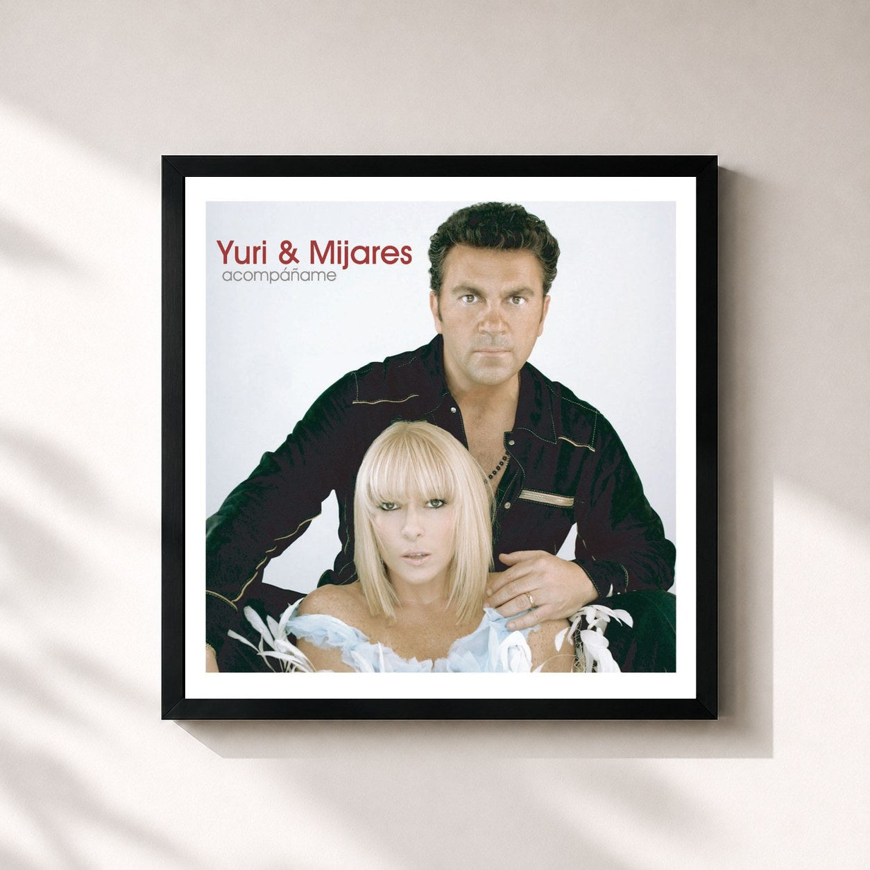 #noir Tableau carré de l'album Acompañame de Yuri, cadre noir 32x32 cm