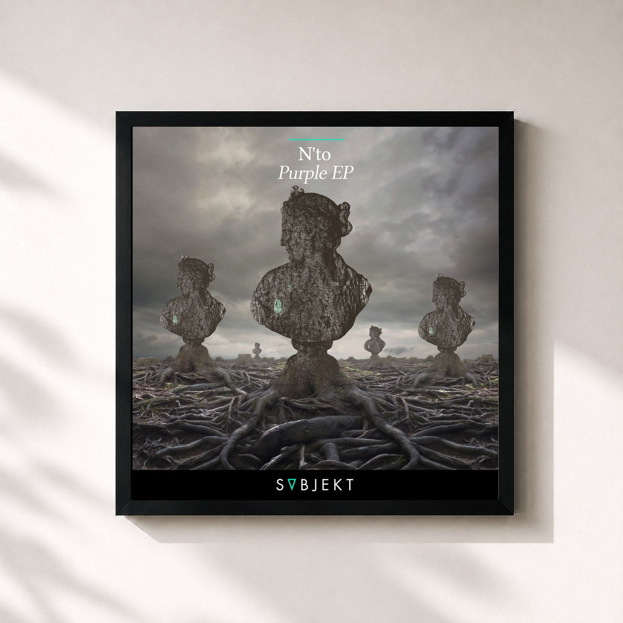 #noir Tableau carré de l'album Purple EP de NTO, cadre noir 32x32 cm