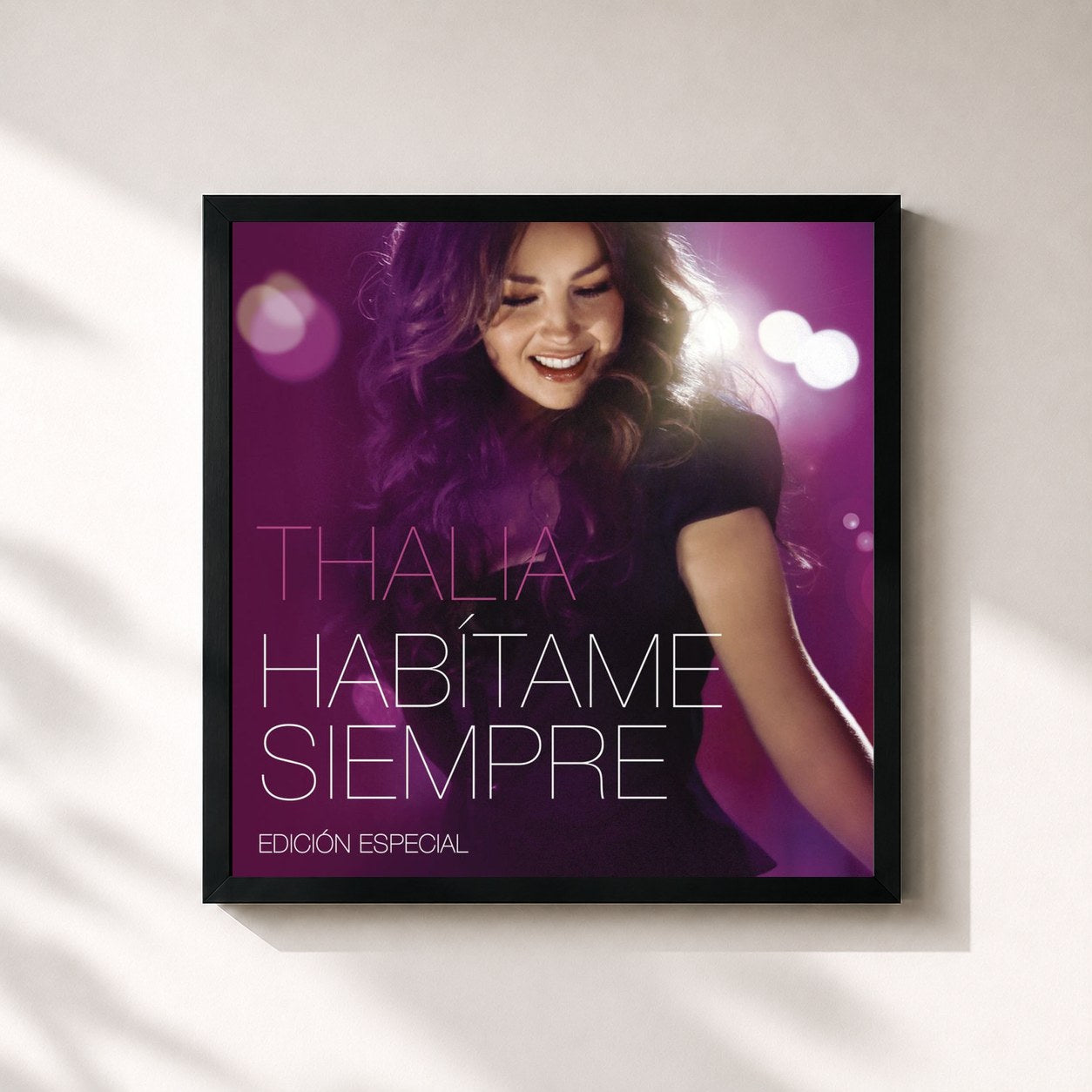 #noir Tableau carré de l'album Habítame Siempre Edición Especial de Thalia, cadre noir 32x32 cm