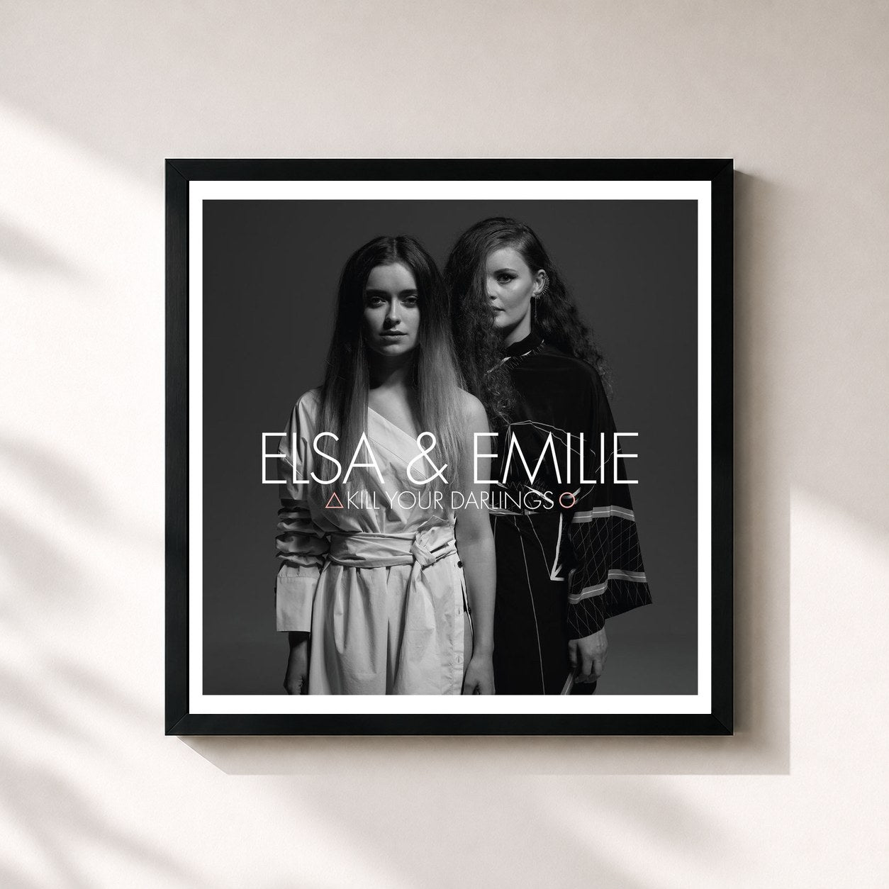 #noir Tableau carré de l'album Kill Your Darlings de Elsa & Emilie, cadre noir 32x32 cm