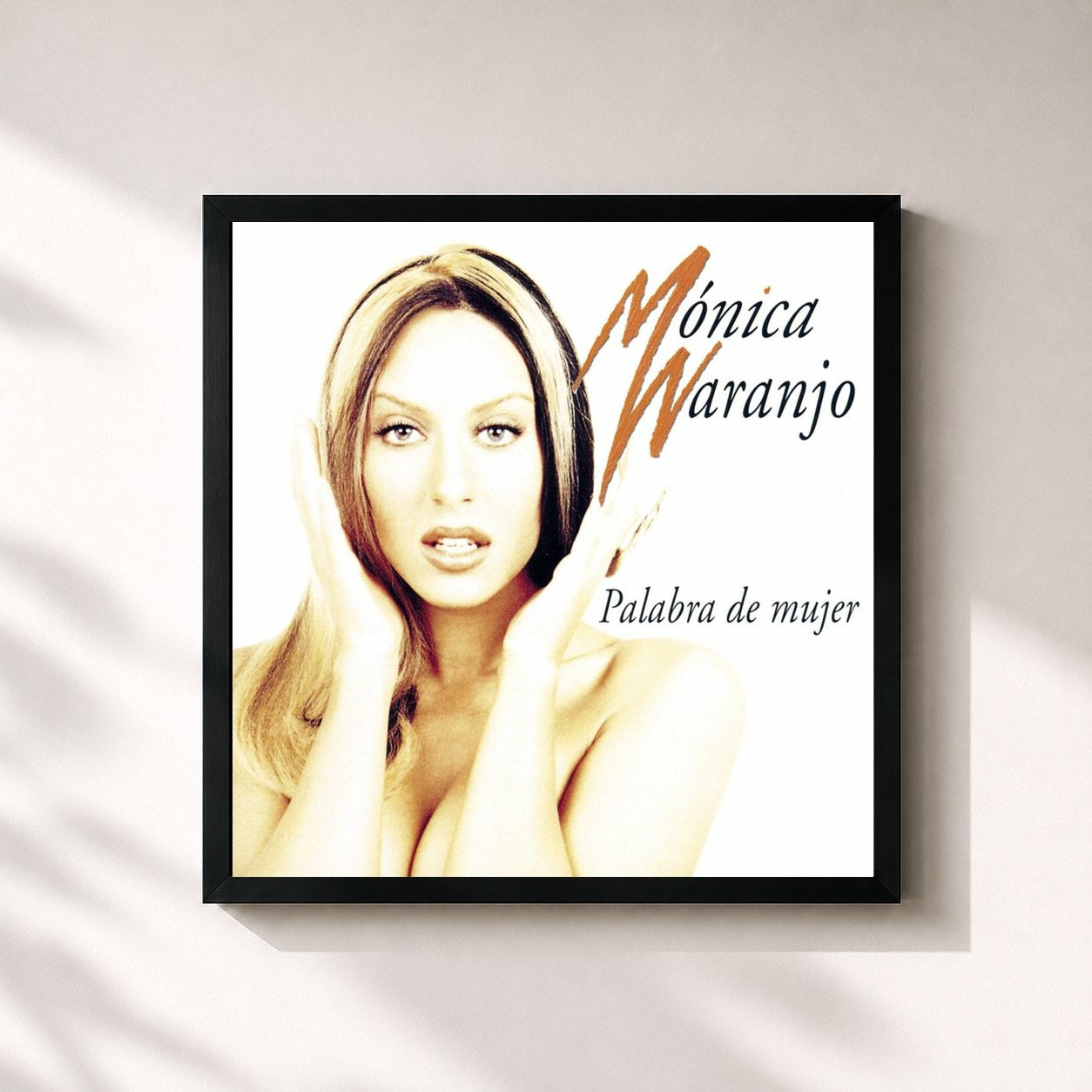#noir Tableau carré de l'album Palabra de Mujer de Mónica Naranjo, cadre noir 32x32 cm