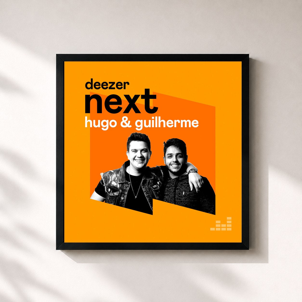 #noir Tableau carré de l'album Deezer Next de Hugo & Guilherme, cadre noir 32x32 cm