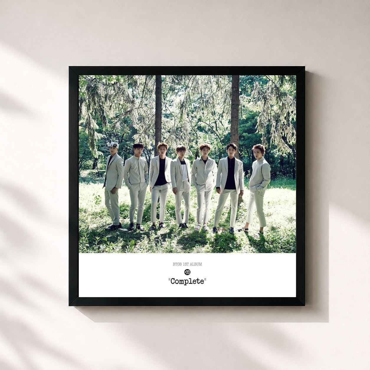 #noir Tableau carré de l'album Complete de BTOB, cadre noir 32x32 cm