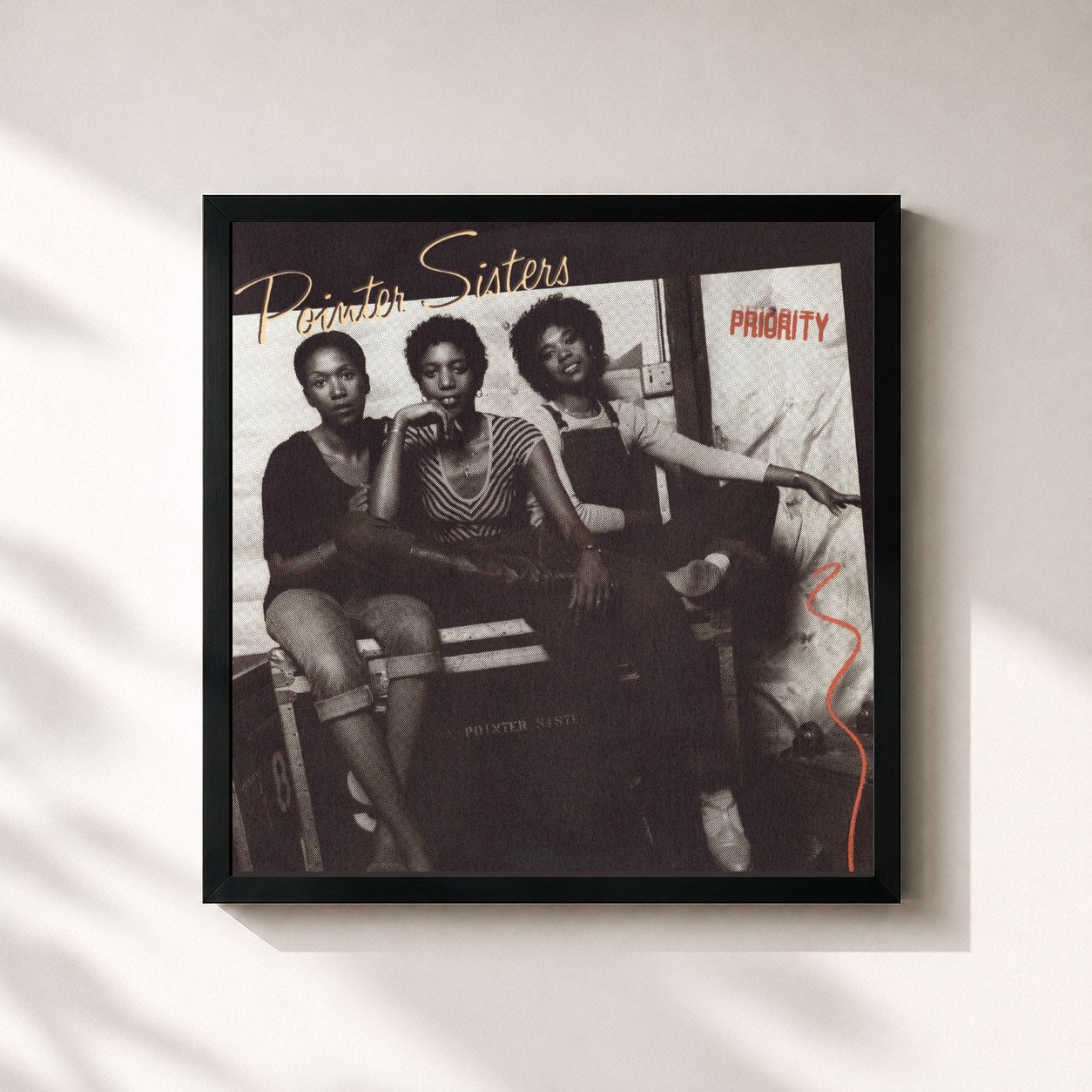 #noir Tableau carré de l'album Priority (Bonus Track Version) de The Pointer Sisters, cadre noir 32x32 cm