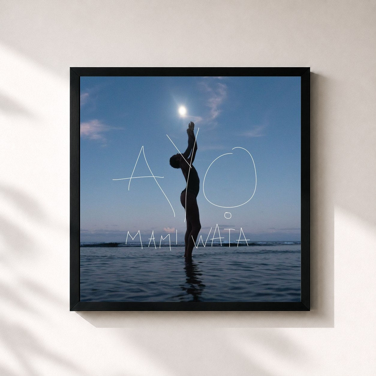 #noir Tableau carré de l'album Mami Wata de Ayo, cadre noir 32x32 cm