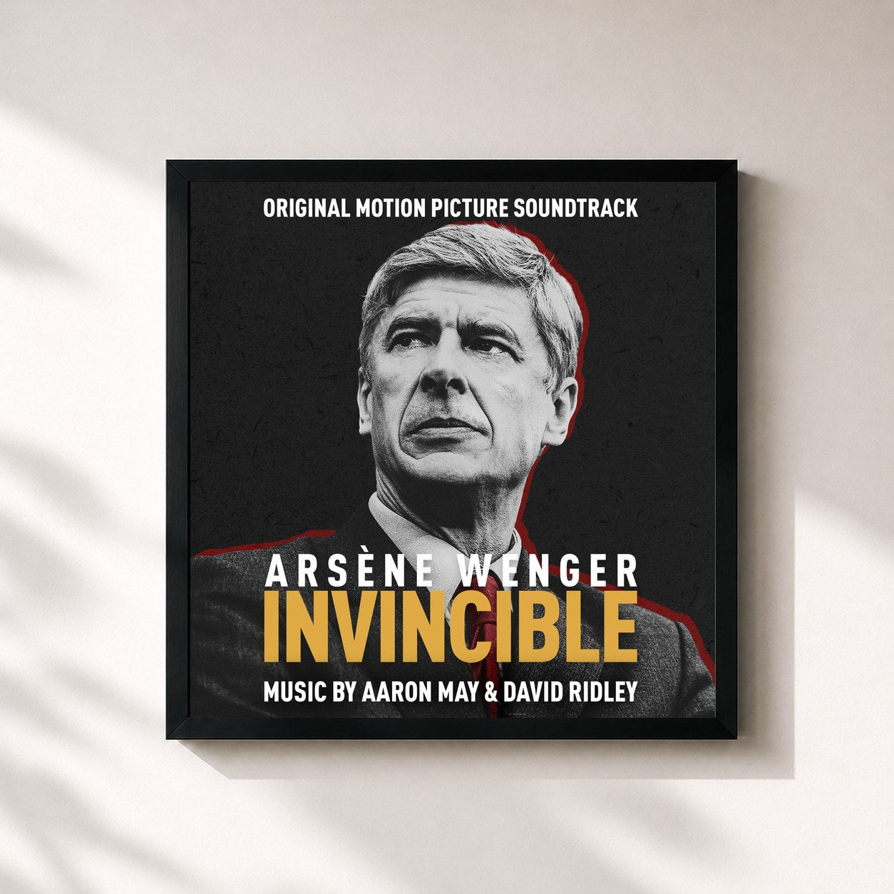 #noir Tableau carré de l'album Arsène Wenger: Invincible (Original Motion Picture Soundtrack) de Aaron May, cadre noir 32x32 cm