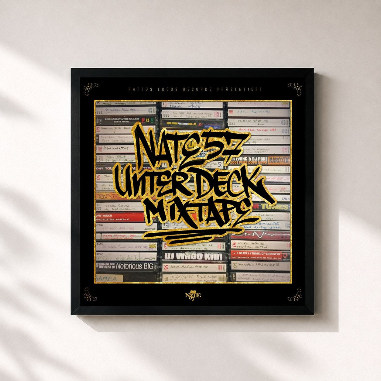 #noir Tableau carré de l'album Unter Deck de Nate57, cadre noir 32x32 cm