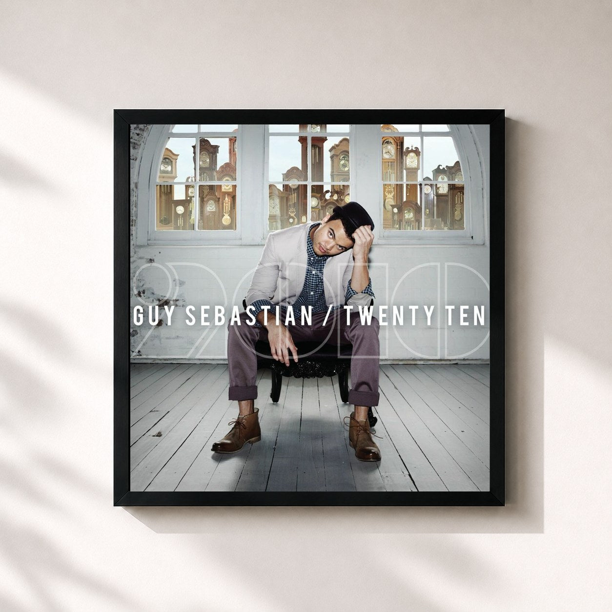 #noir Tableau carré de l'album Twenty Ten de Guy Sebastian, cadre noir 32x32 cm