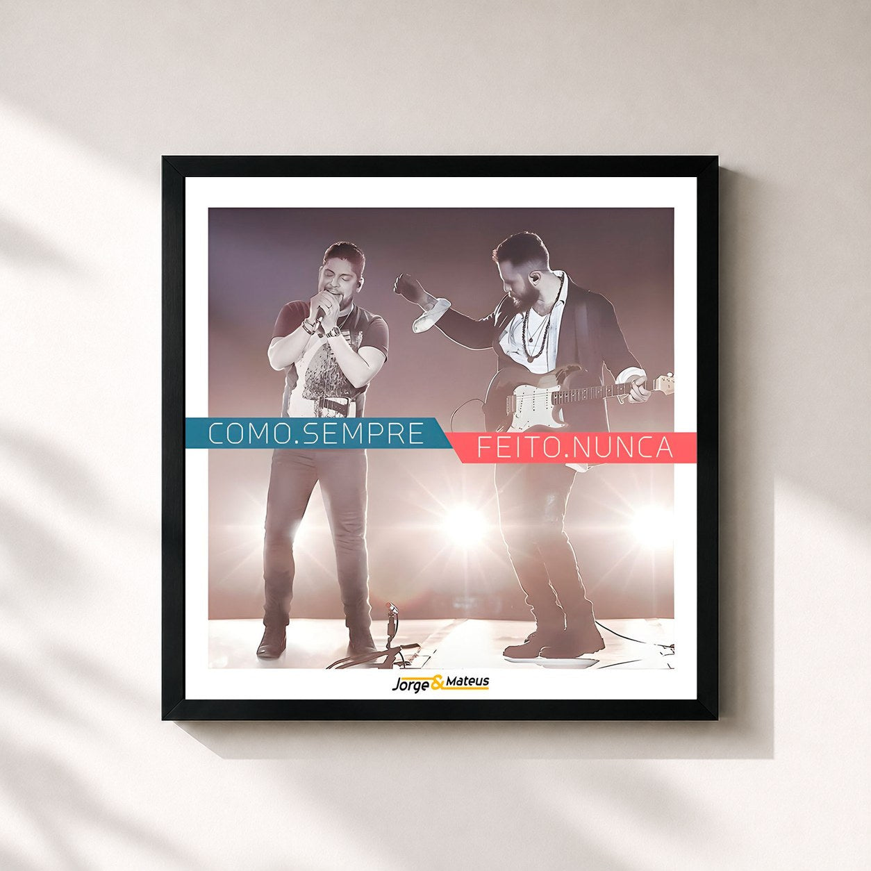 #noir Tableau carré de l'album Como. Sempre Feito. Nunca (Ao Vivo) de Jorge & Mateus, cadre noir 32x32 cm