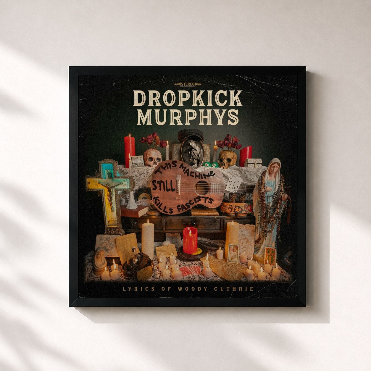 #noir Tableau carré de l'album This Machine Still Kills Fascists (Expanded Edition) de Dropkick Murphys, cadre noir 32x32 cm