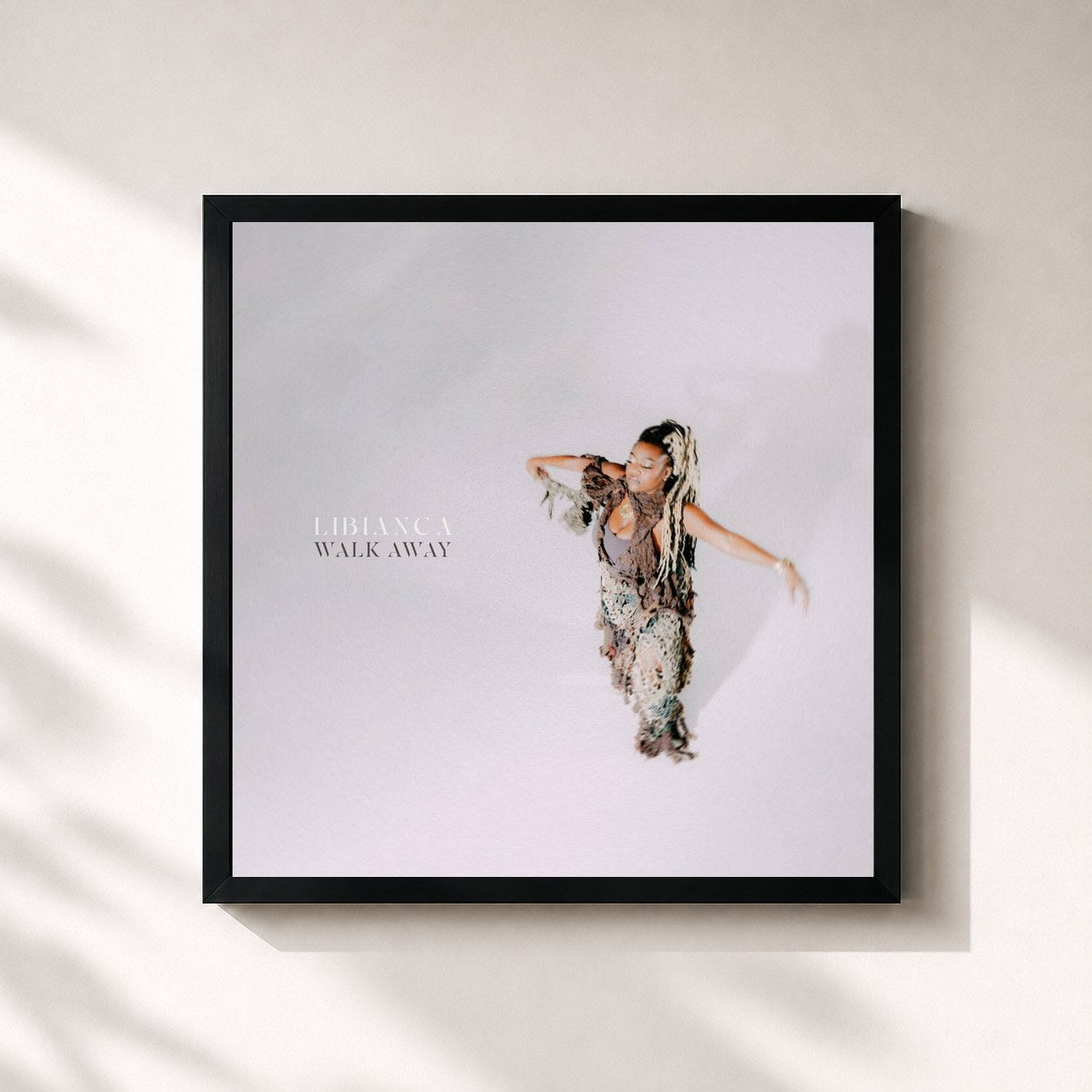 #noir Tableau carré de l'album Walk Away de Libianca, cadre noir 32x32 cm